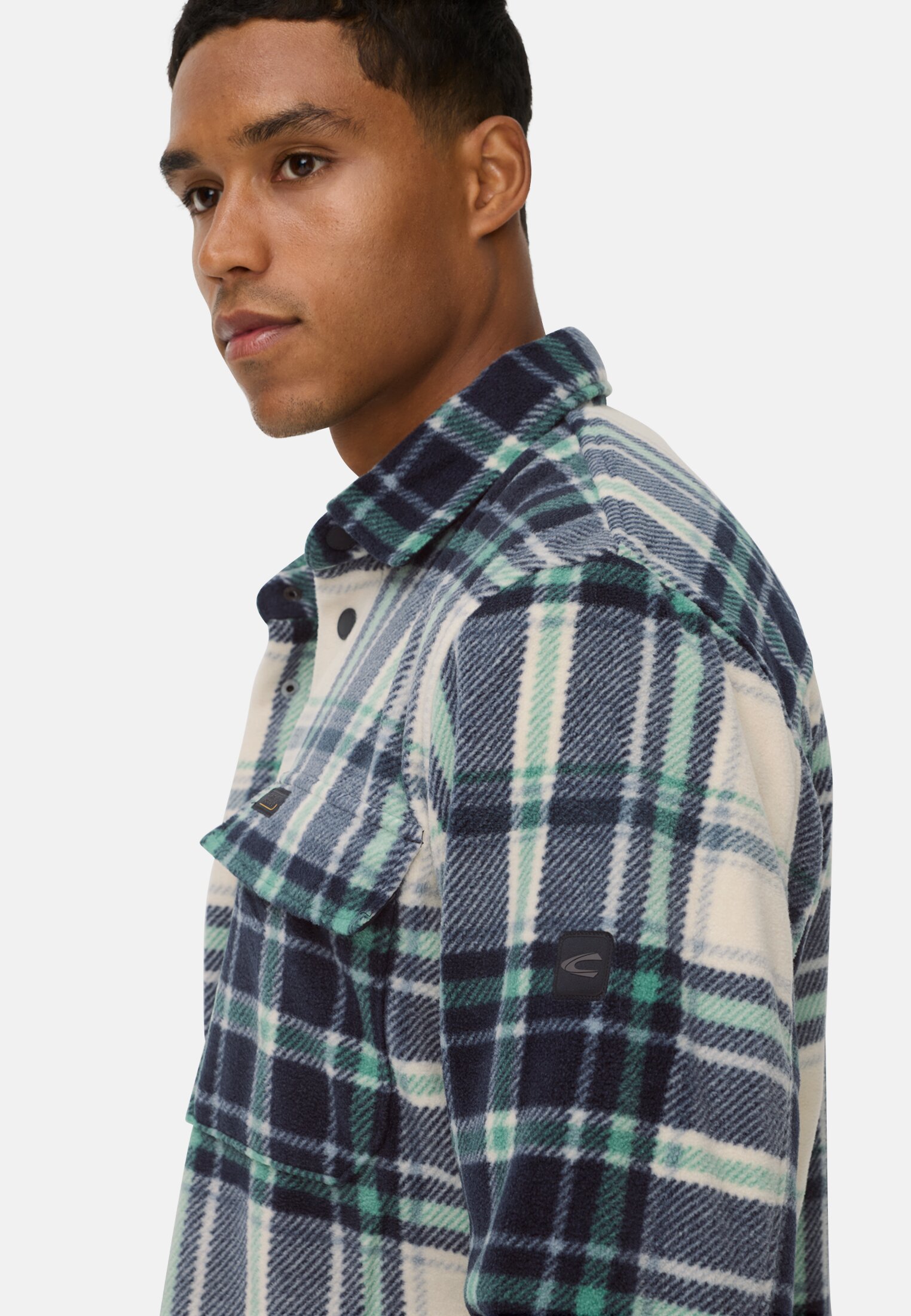 Men Overshirt with side pockets Fir green worn detail close