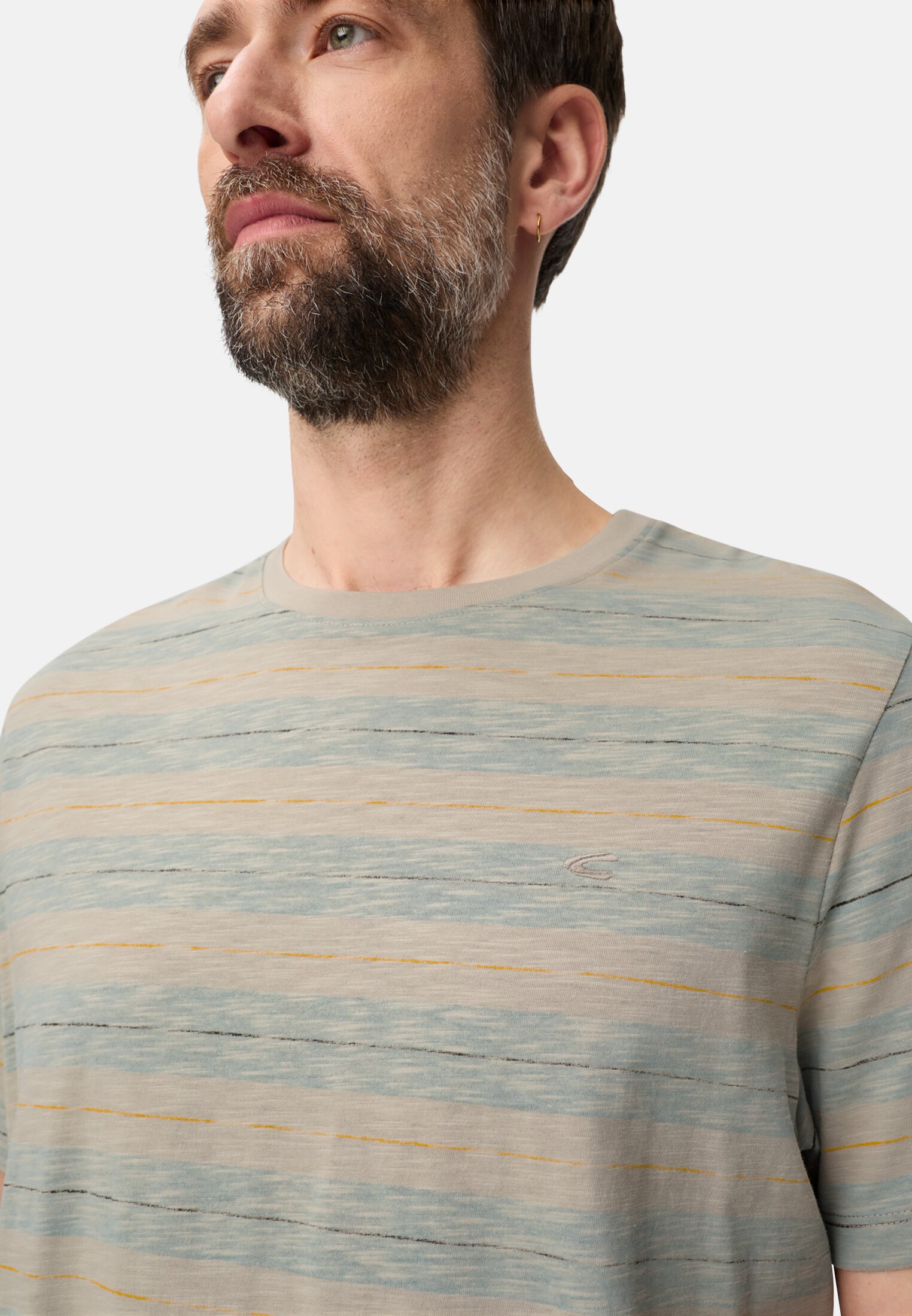 Heren T-shirt van puur katoen Waterblauw gedragen detail dichtbij