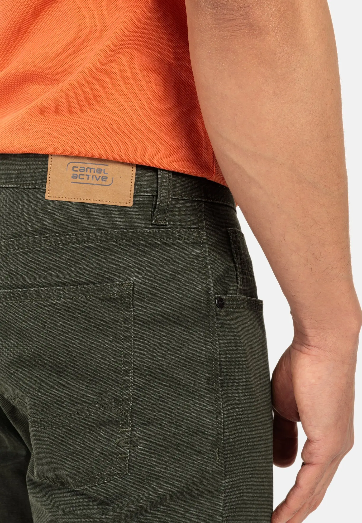 Relaxed Fit für Herren in Dunkelgrün | 42/34 