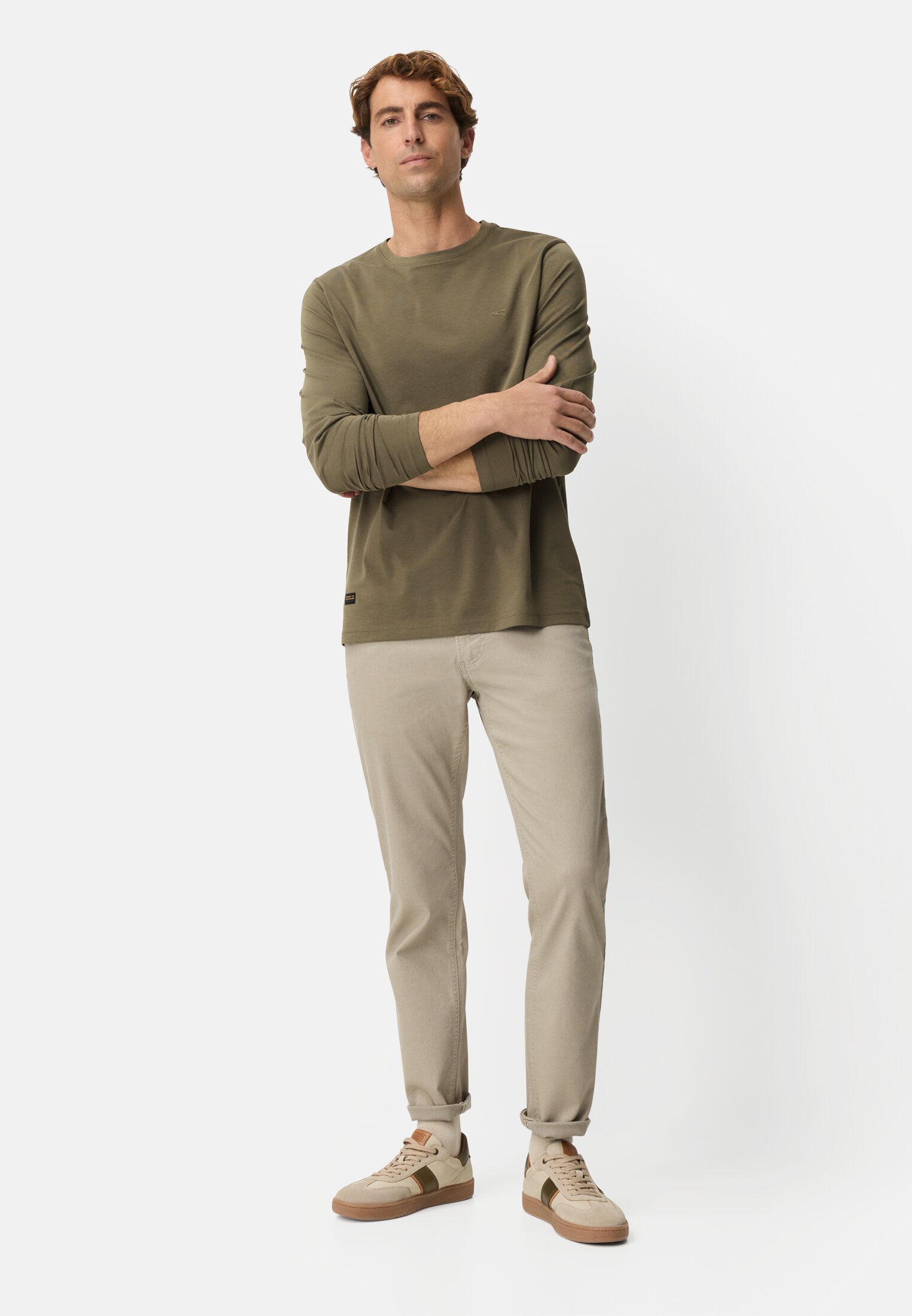 Heren fleXXXactive® Longsleeve met ronde hals Olijfgroen gedragen voor lichaam compleet 