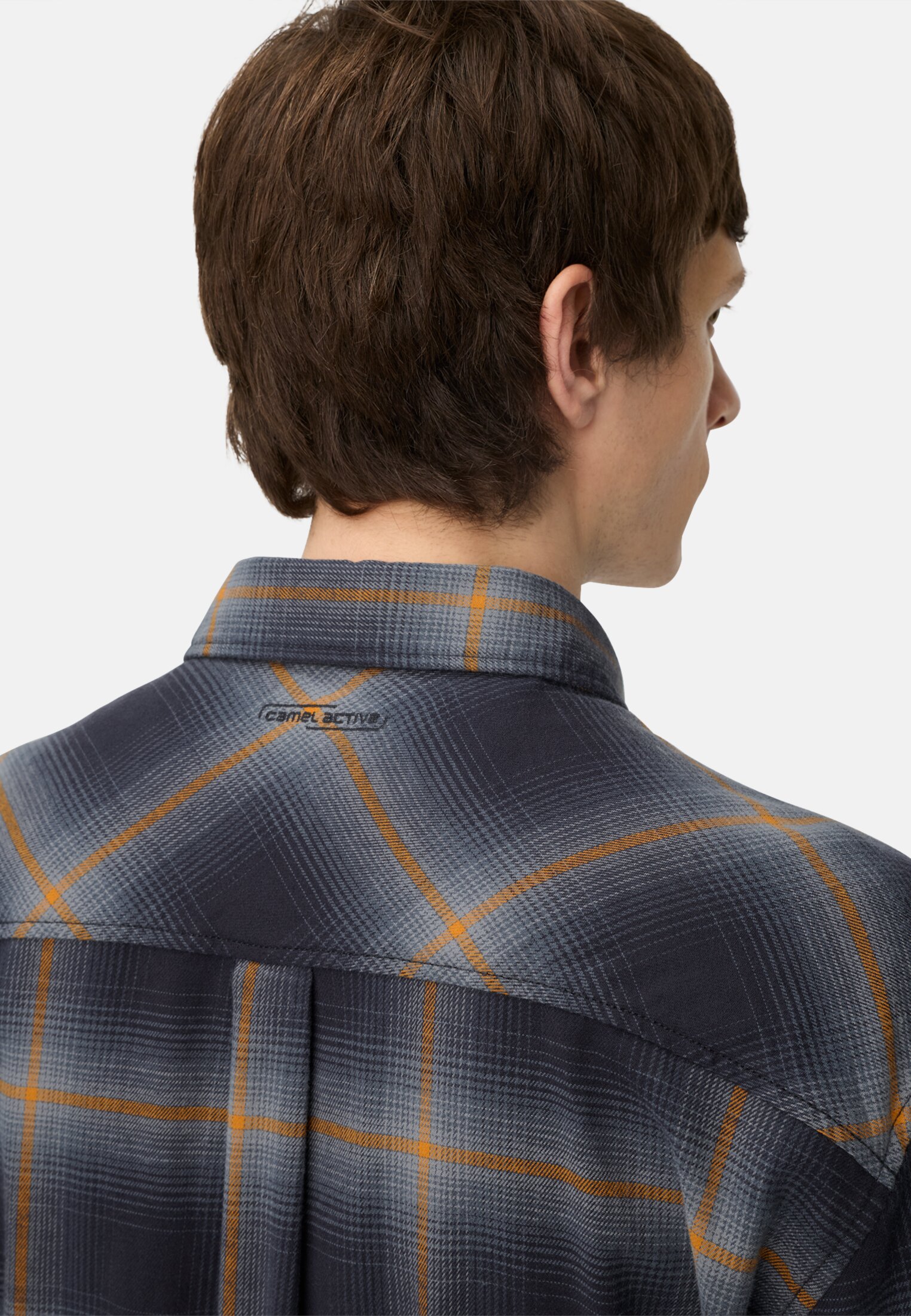 Herren fleXXXactive® Langarmhemd aus leichtem Flanell Navyblau getragen detailliert nah
