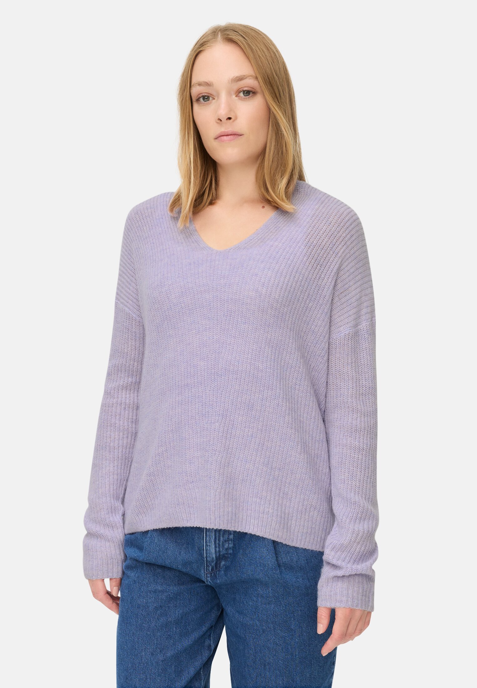 Damen Strickpullover mit V-Ausschnitt Lila getragen vorn