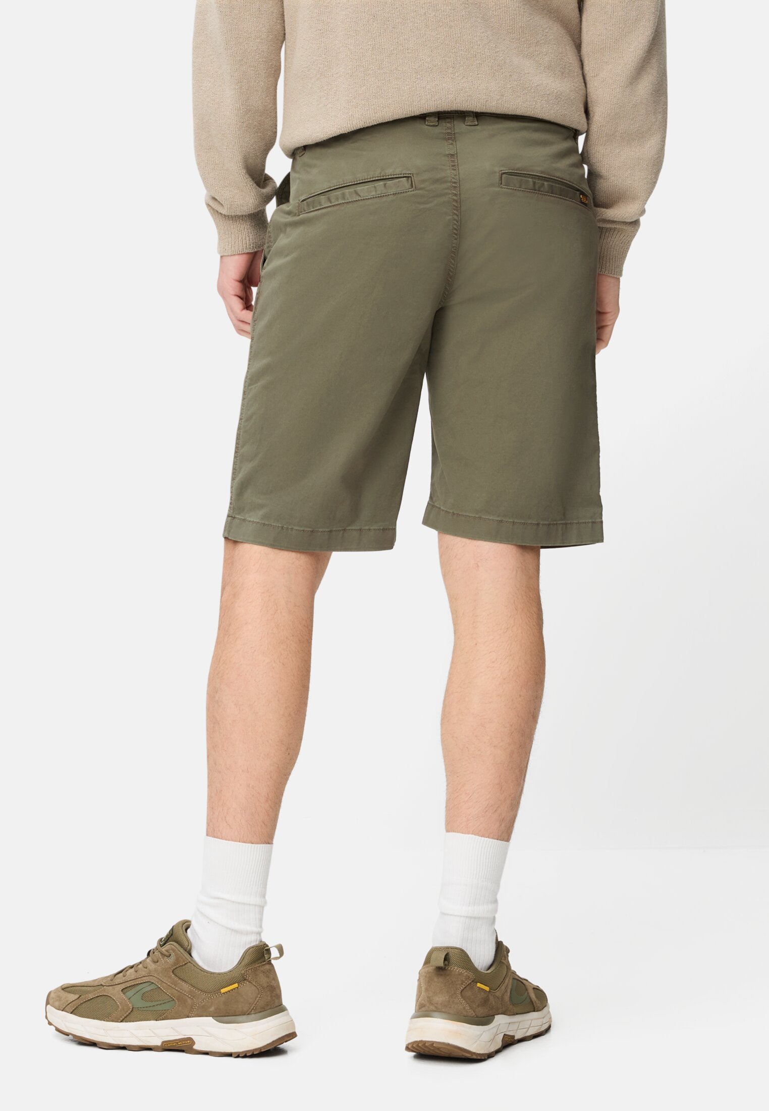 Men Bermuda shorts with zipper Olive Green worn back