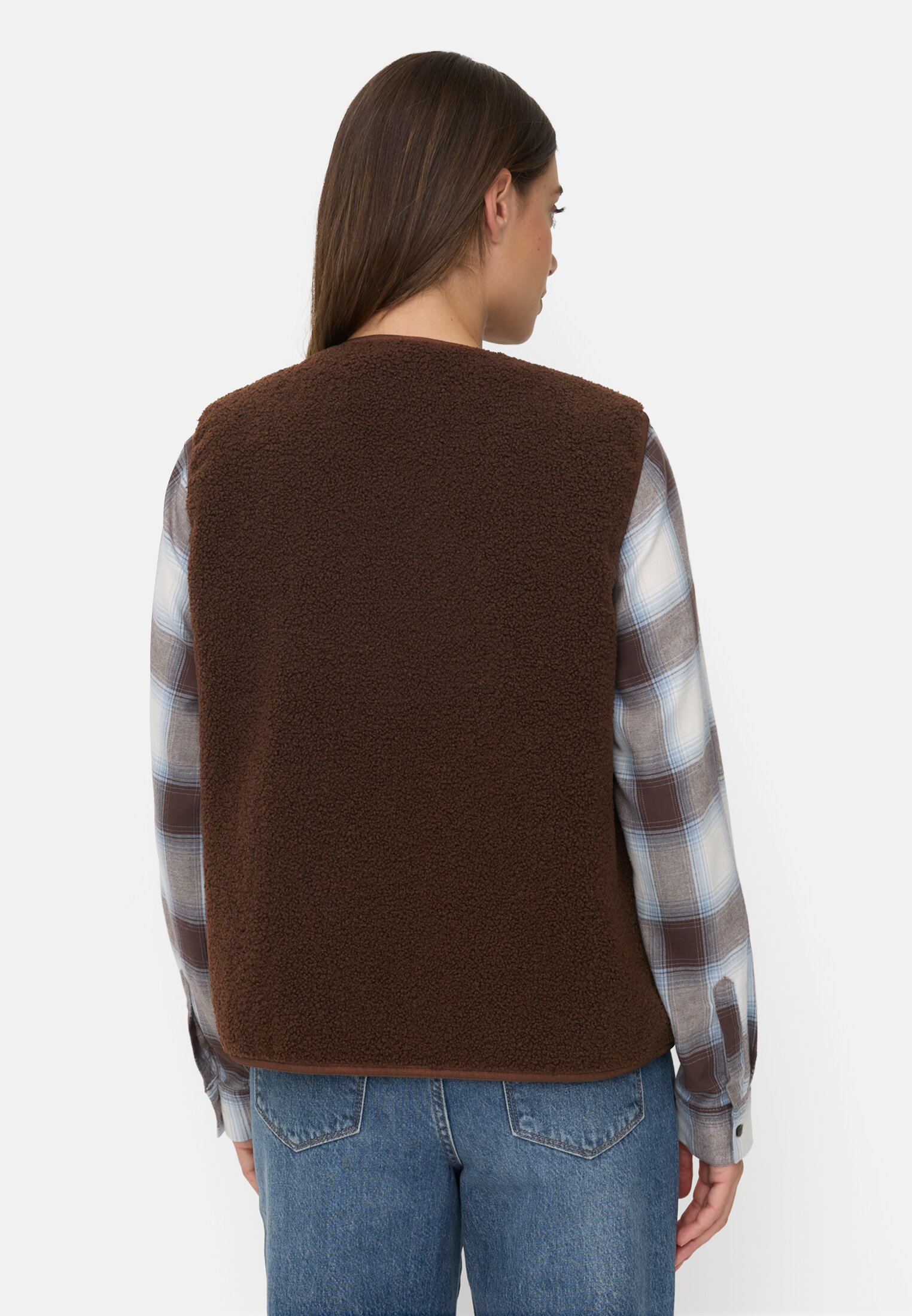 Vrouwen Teddyvest met zij-ingrepen pockets Bruin gedragen achter