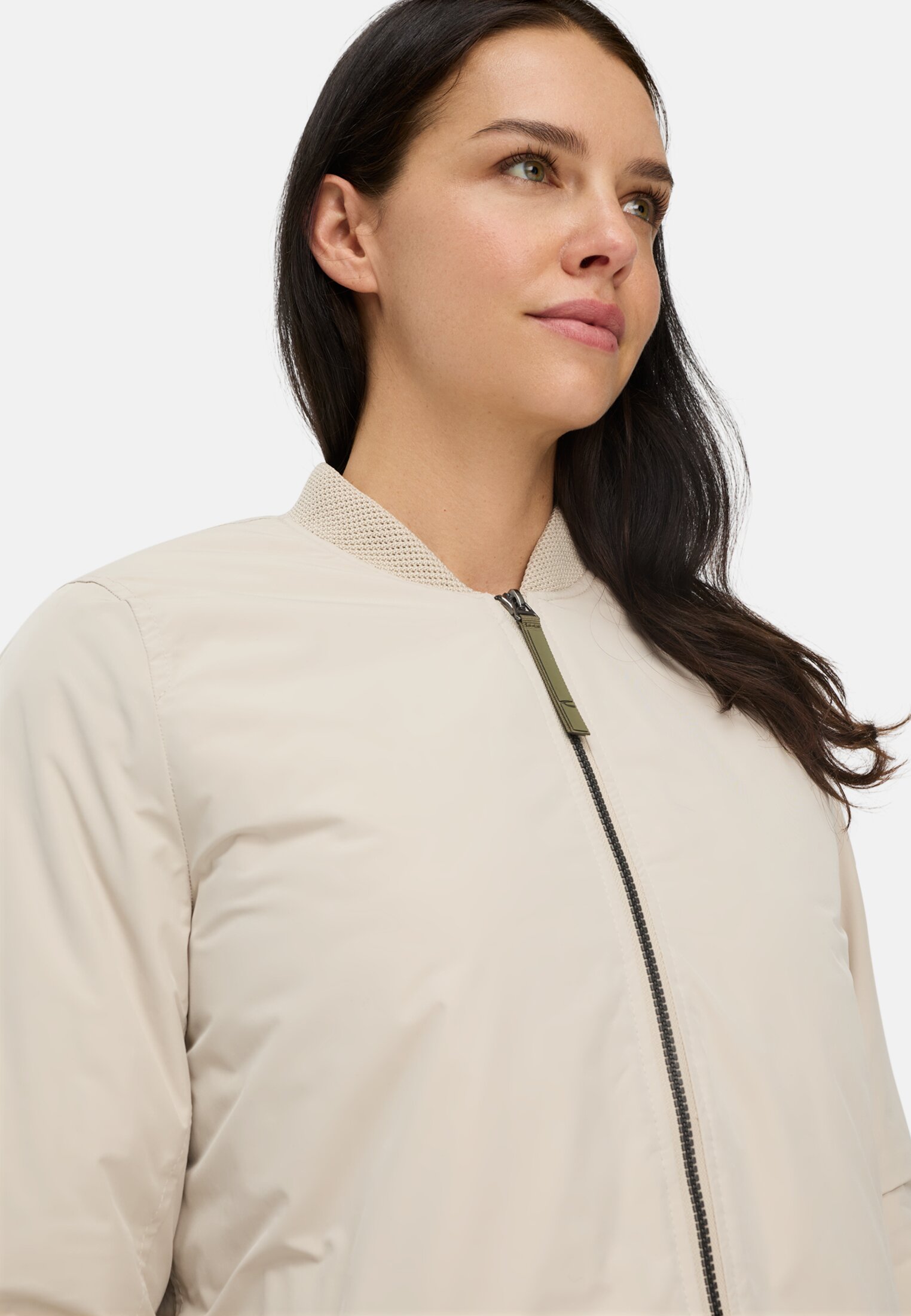 Women Water-repellent coat with adjustable hood and stand-up collar Oak worn detail close