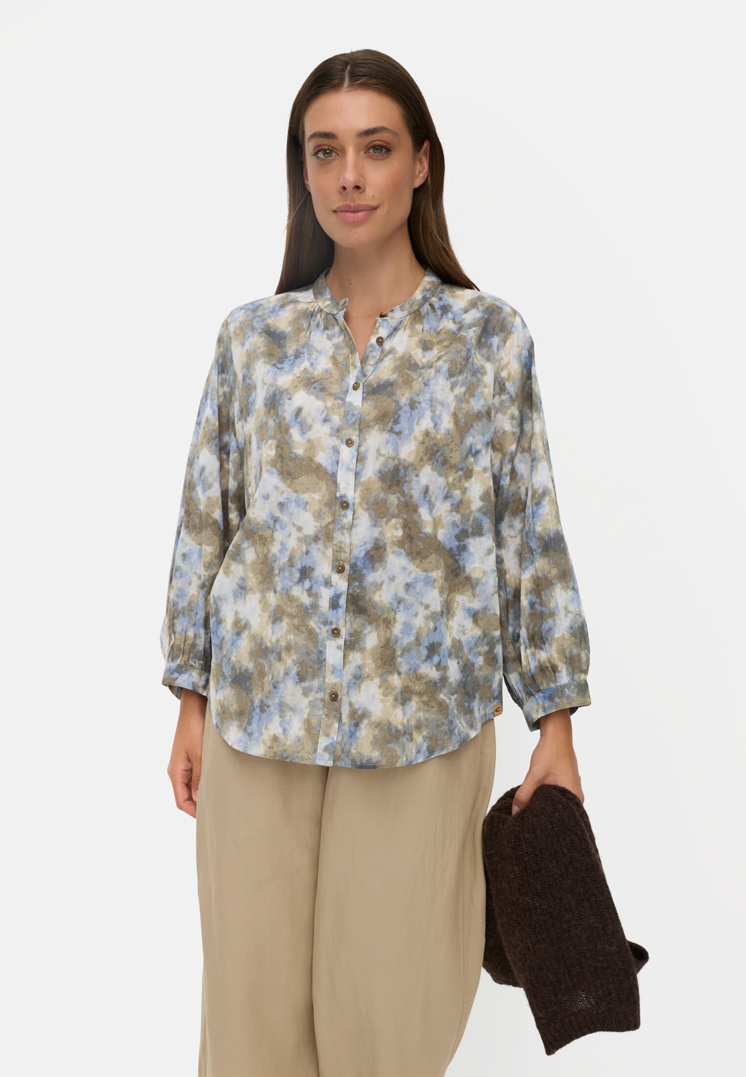 Women Cotton blouse with raglan sleeves Blue-Beige worn emotional