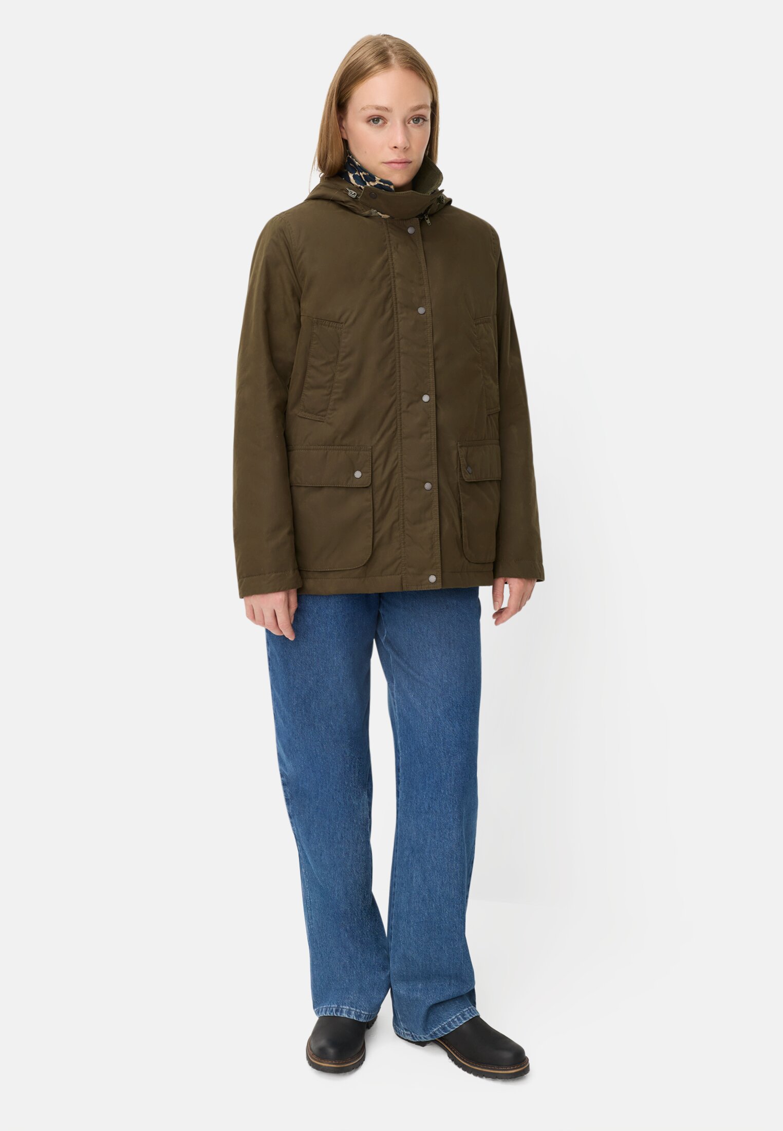 Vrouwen Outdoor Jack met afneembare capuchon en cordkraag Donker Khaki gedragen voor lichaam compleet 