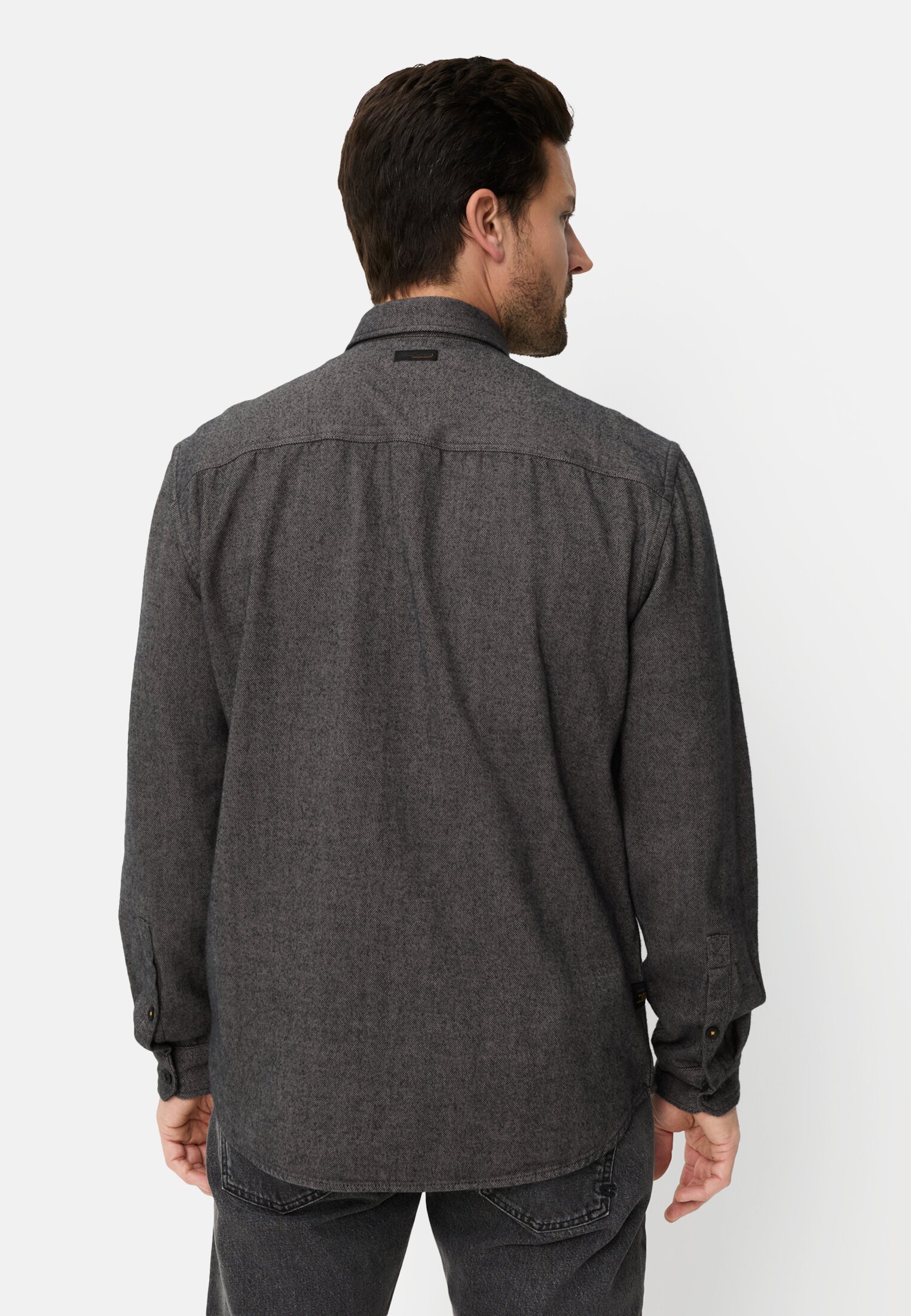 Herren Langarmhemd mit Brusttaschen Steingrau getragen hinten