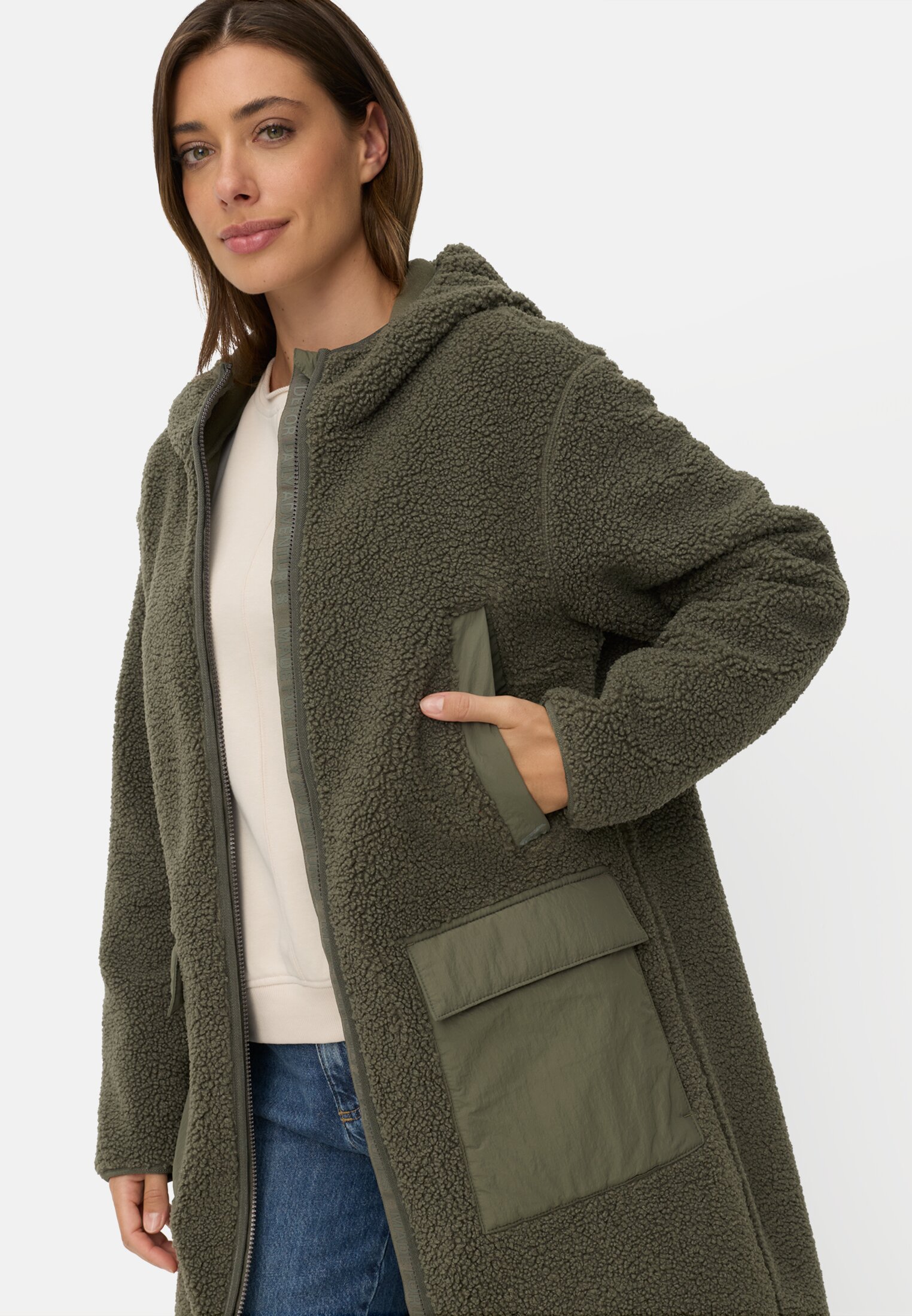 Women Teddy coat with 2-way zipper Dark Green worn emotional