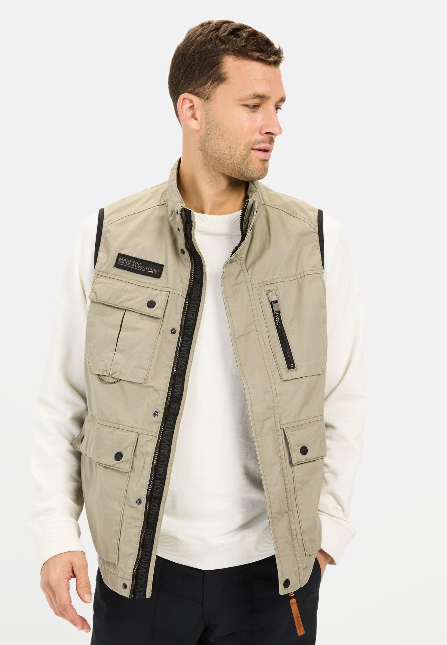 Men Outdoor vest with stand-up collar Beige worn front
