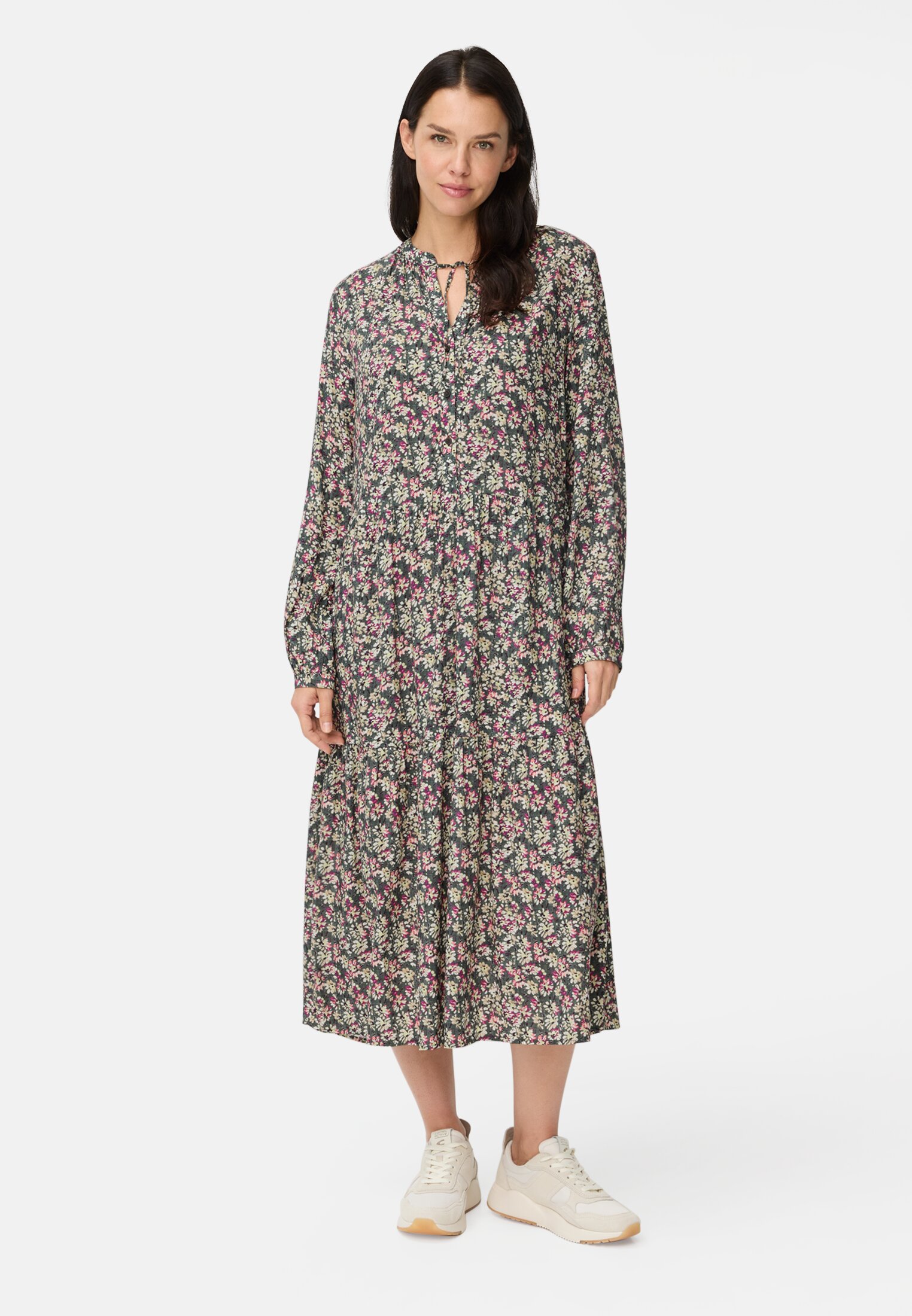 Women Long-sleeved dress made of pure viscose Flower print worn front