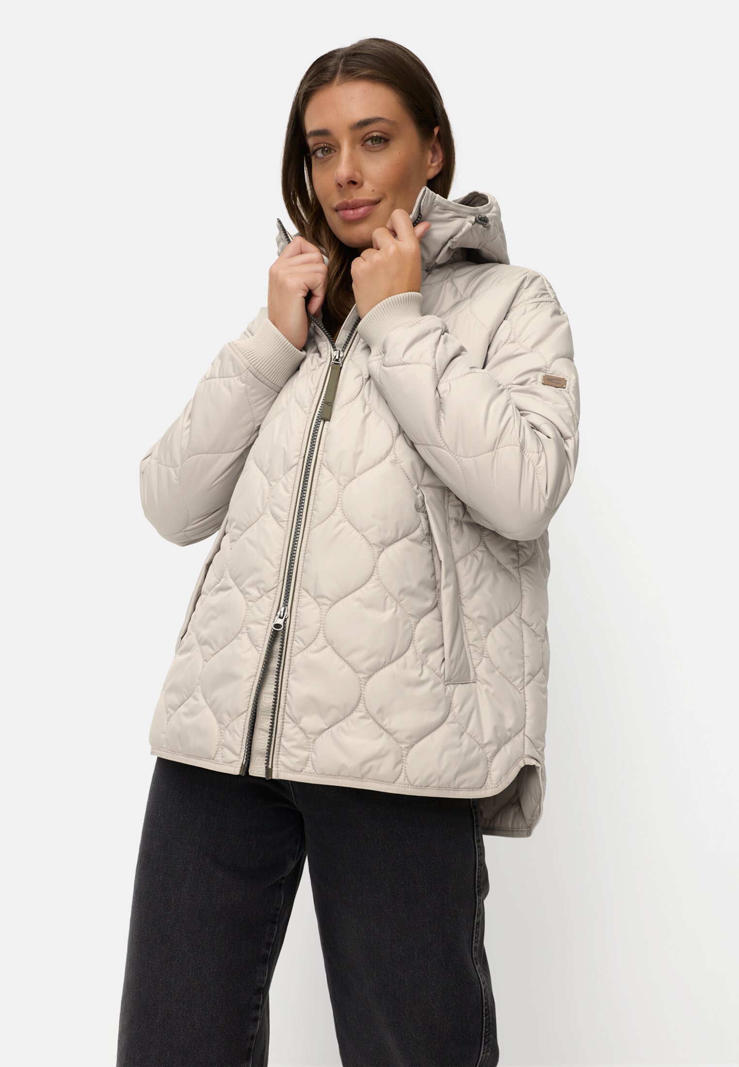Women Water-repellent oversized jacket with 2-way zipper Grey worn emotional