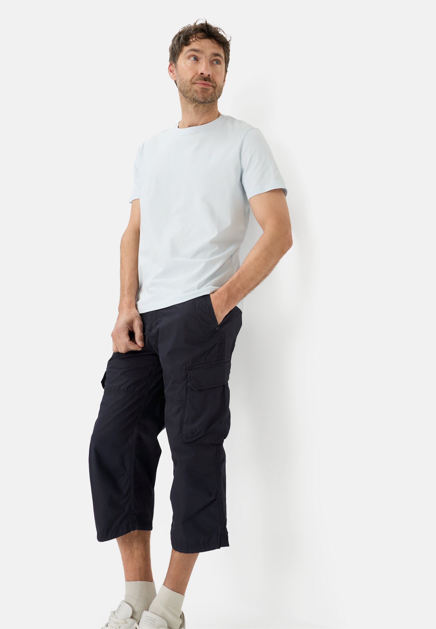 Men Cargo shorts made from pure cotton Dark Blue worn emotional