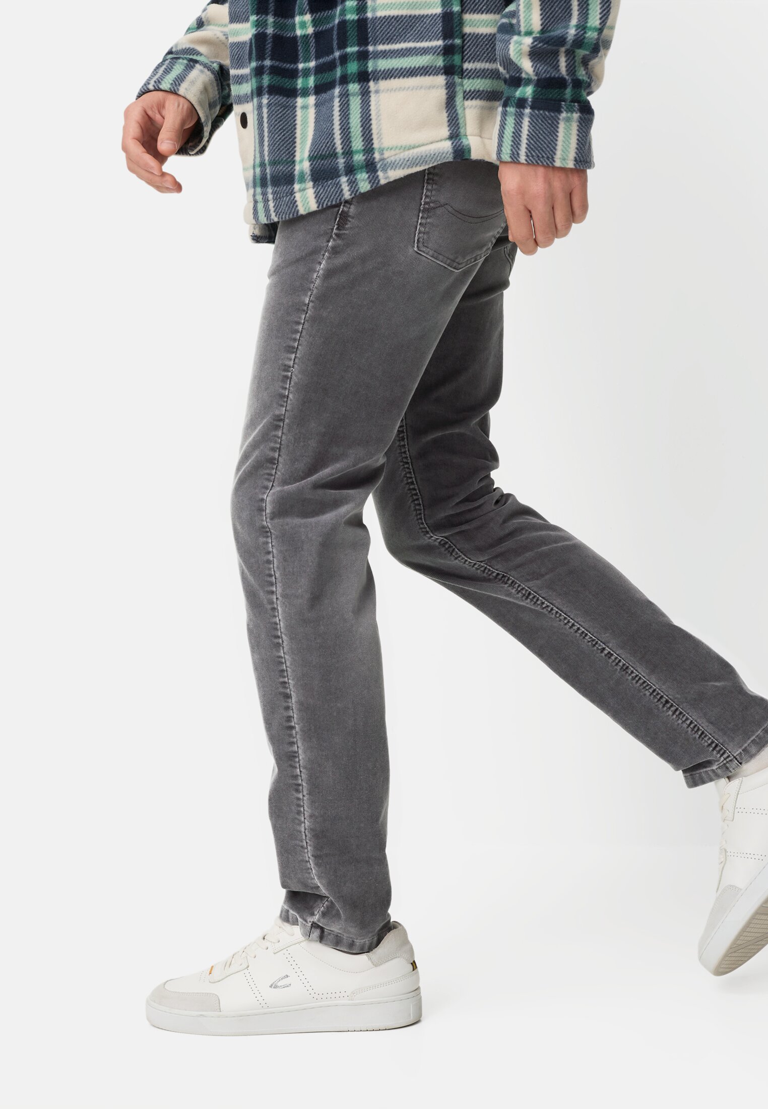 Heren Slim Fit 5-pocket broek Steengrijs gedragen emotional 