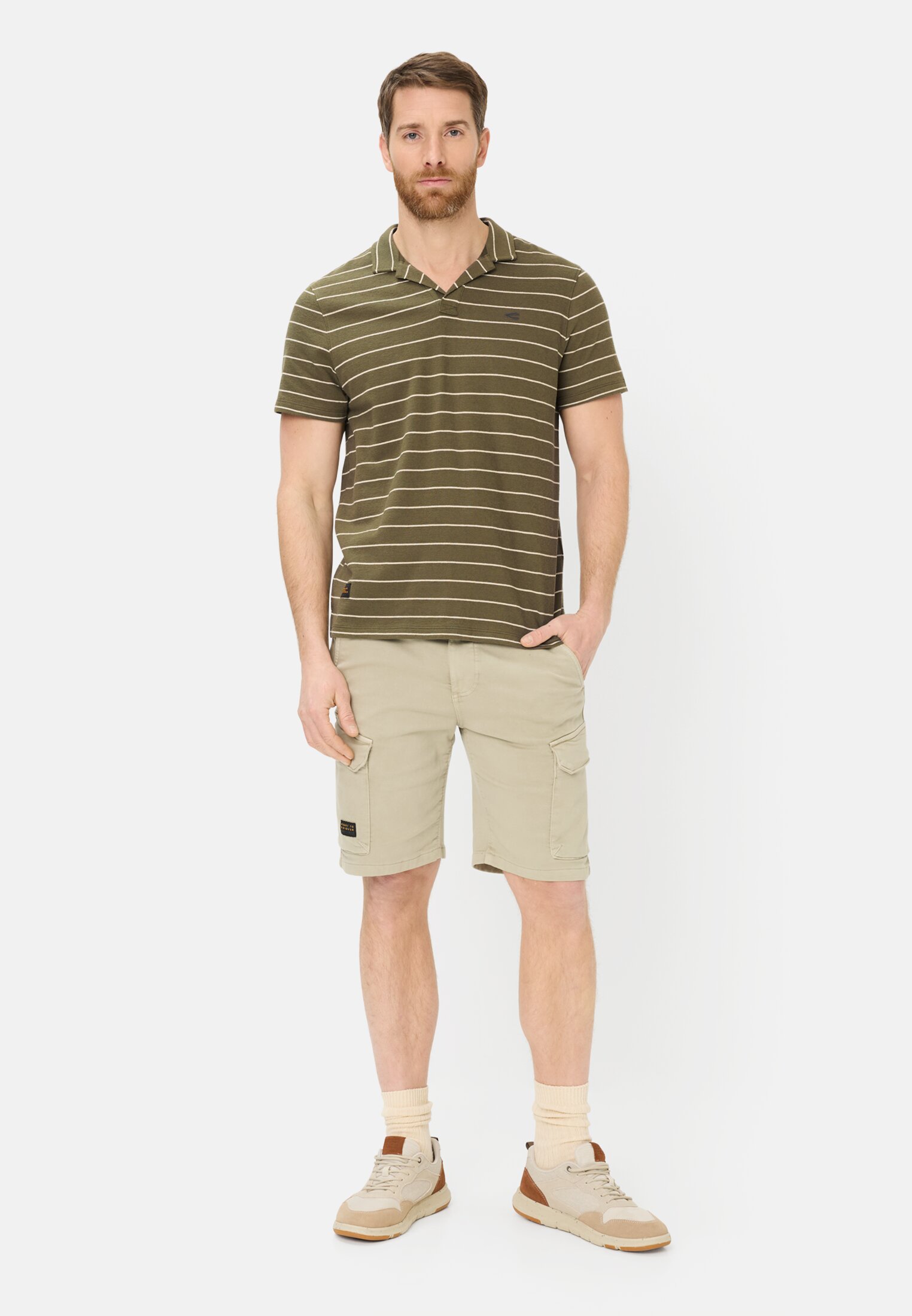 Men Polo shirt with contrasting details Olive Green worn front full body