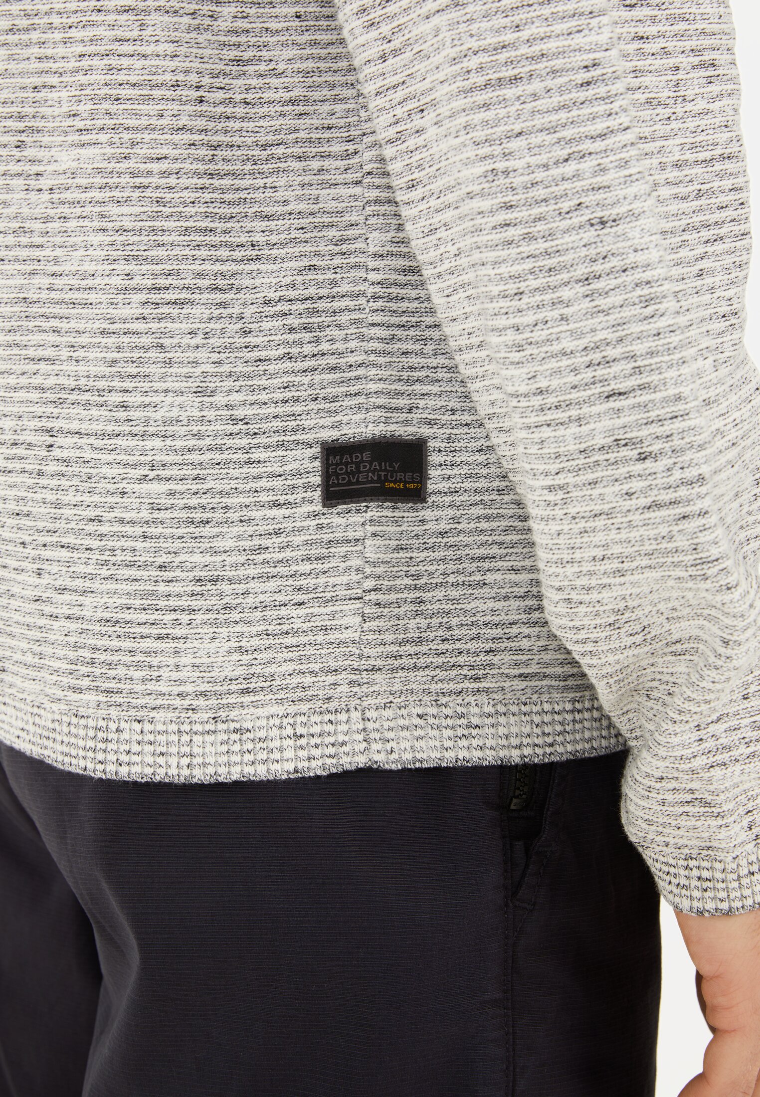 Men Henley long-sleeve shirt made from a cotton blend Grey worn detail close