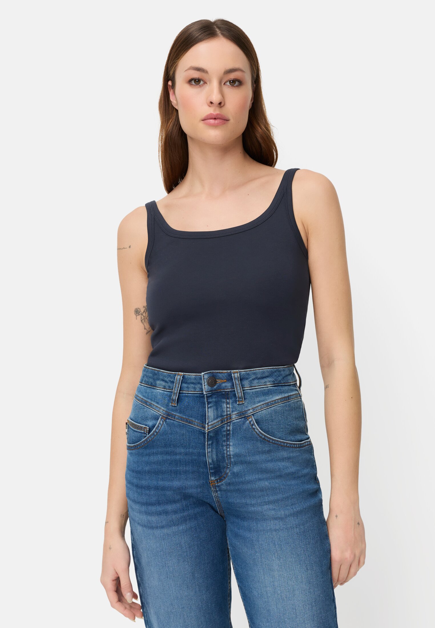 Damen Top aus Bio Baumwolle Nachtblau getragen vorn