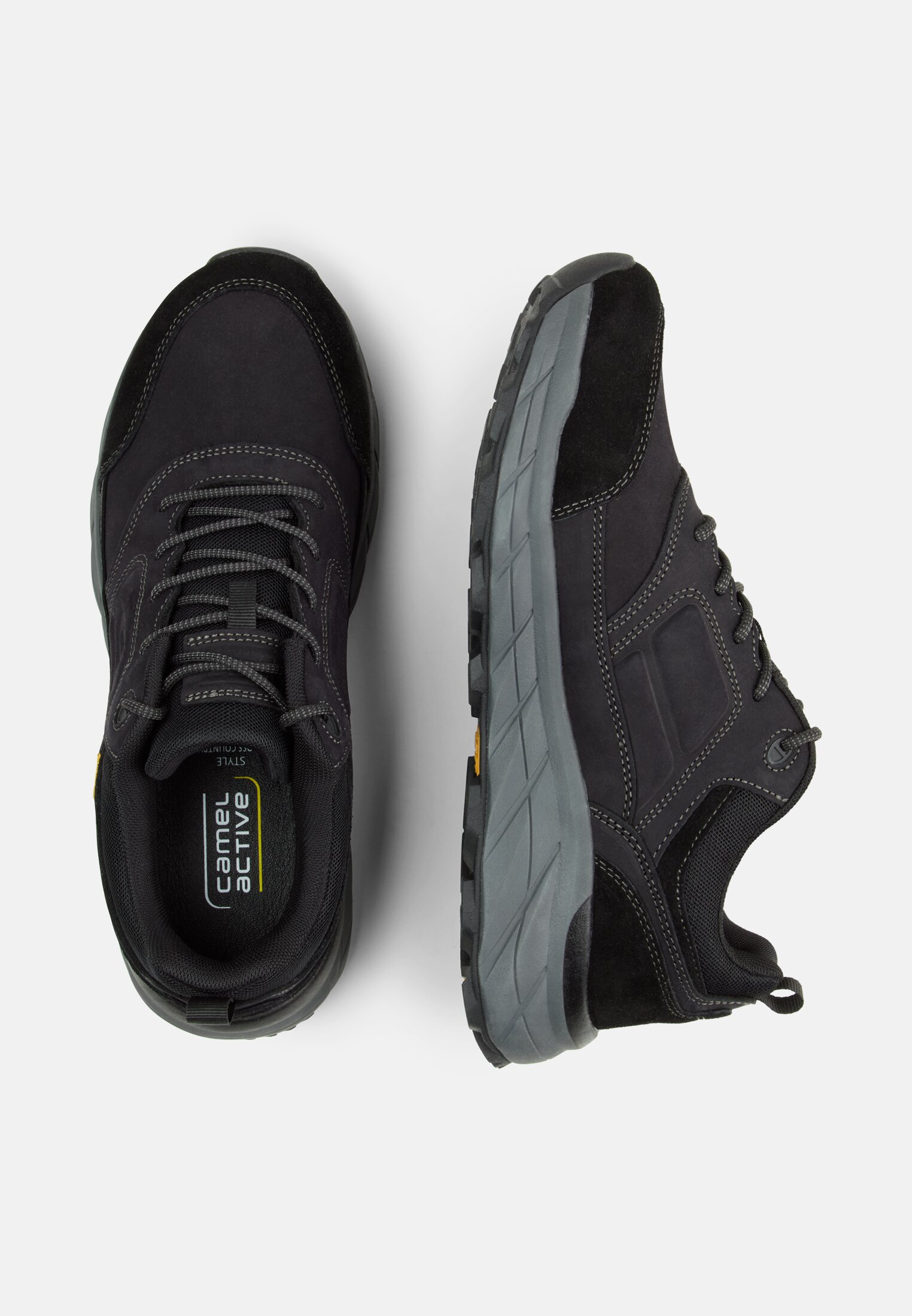 Herren Sneaker aus Leder Schwarz frontal oben