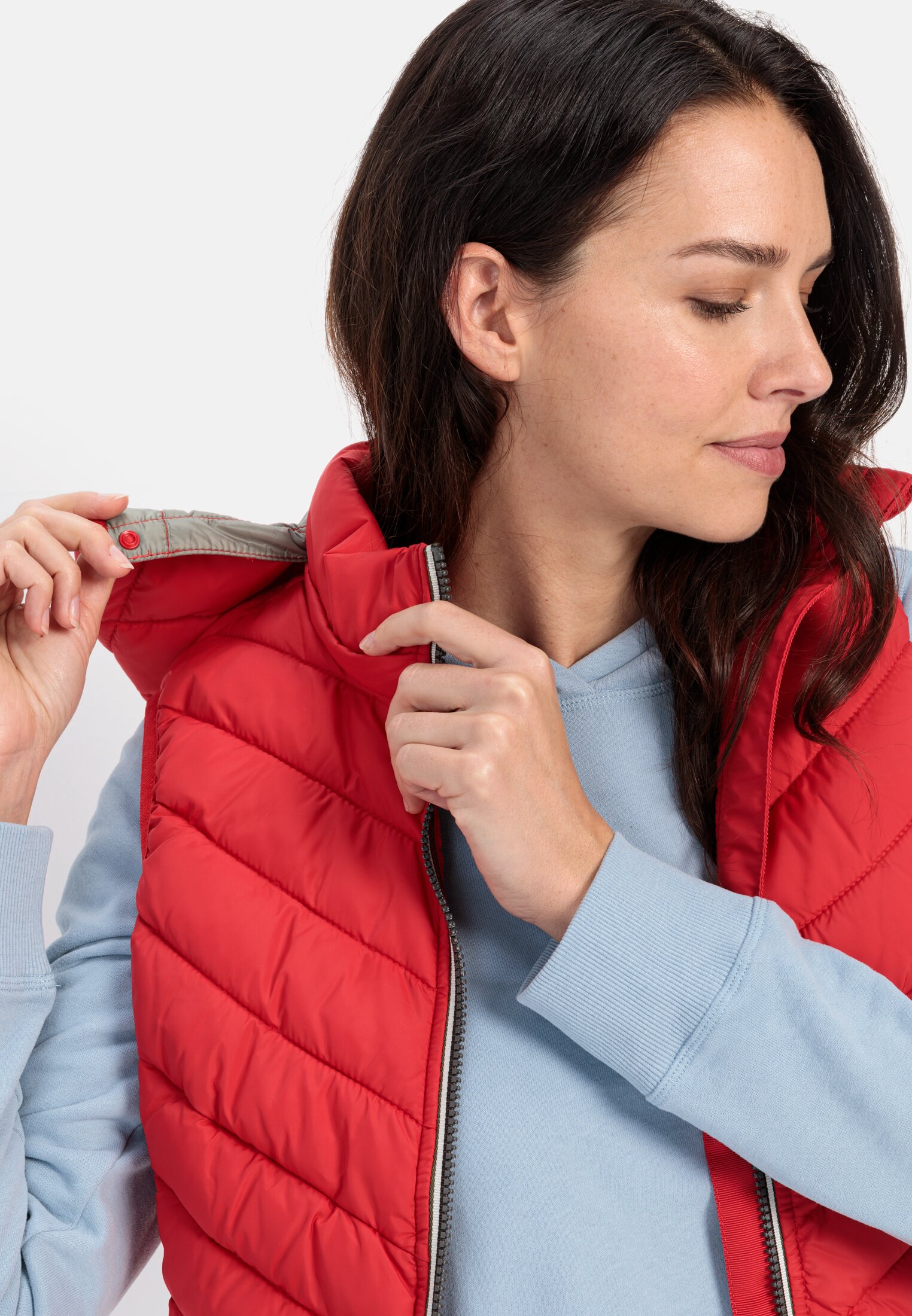 Women Quilted vest made from recycled polyester Red worn detail close