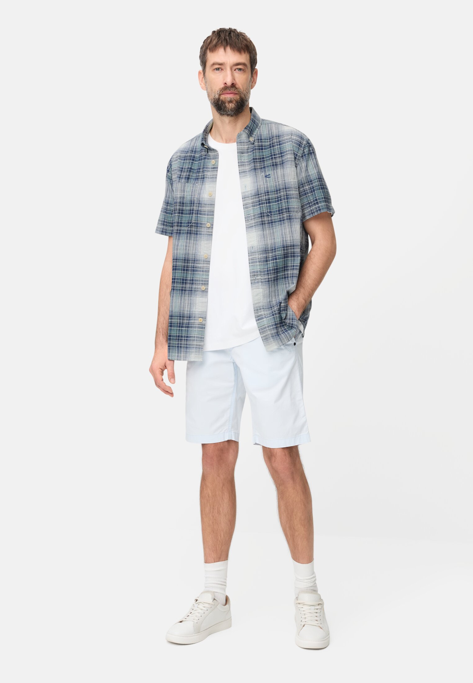 Heren Korte mouwen shirt met borstzakken Indigoblauw gedragen voor lichaam compleet