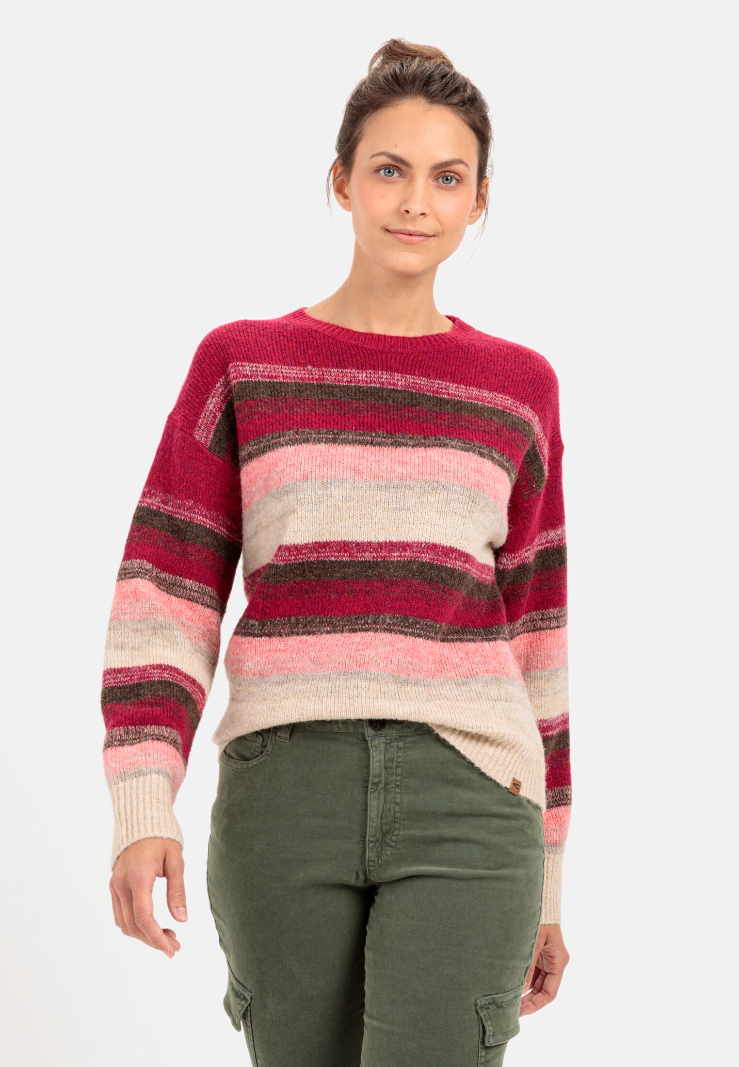Damen Strickpullover aus recyceltem Materialmix Mehrfarbig getragen vorn