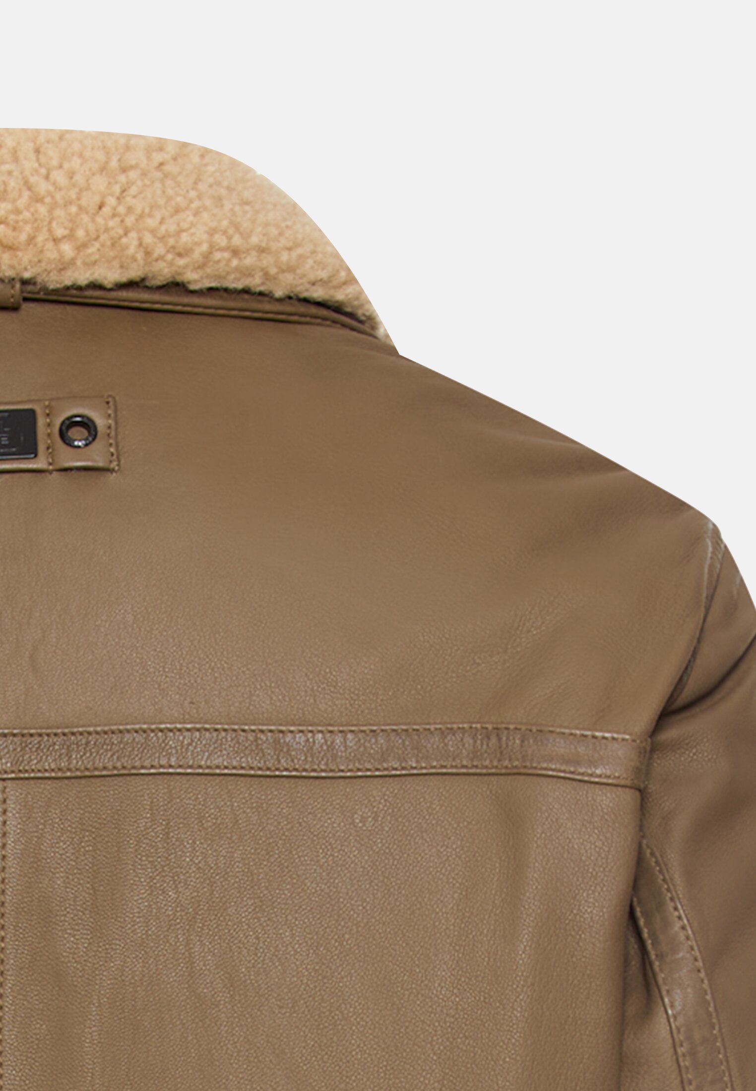 Herren Leder Fieldjacke mit Stehkragen und Brusttaschen Sepiabraun hinten nah