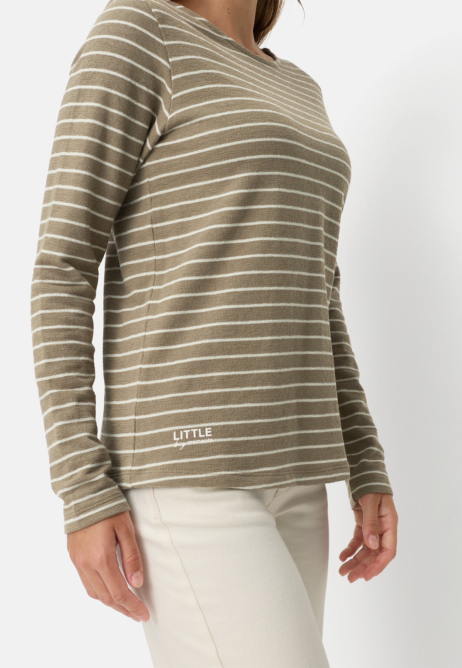 Women Jersey shirt made of 100% cotton Sage worn detail close
