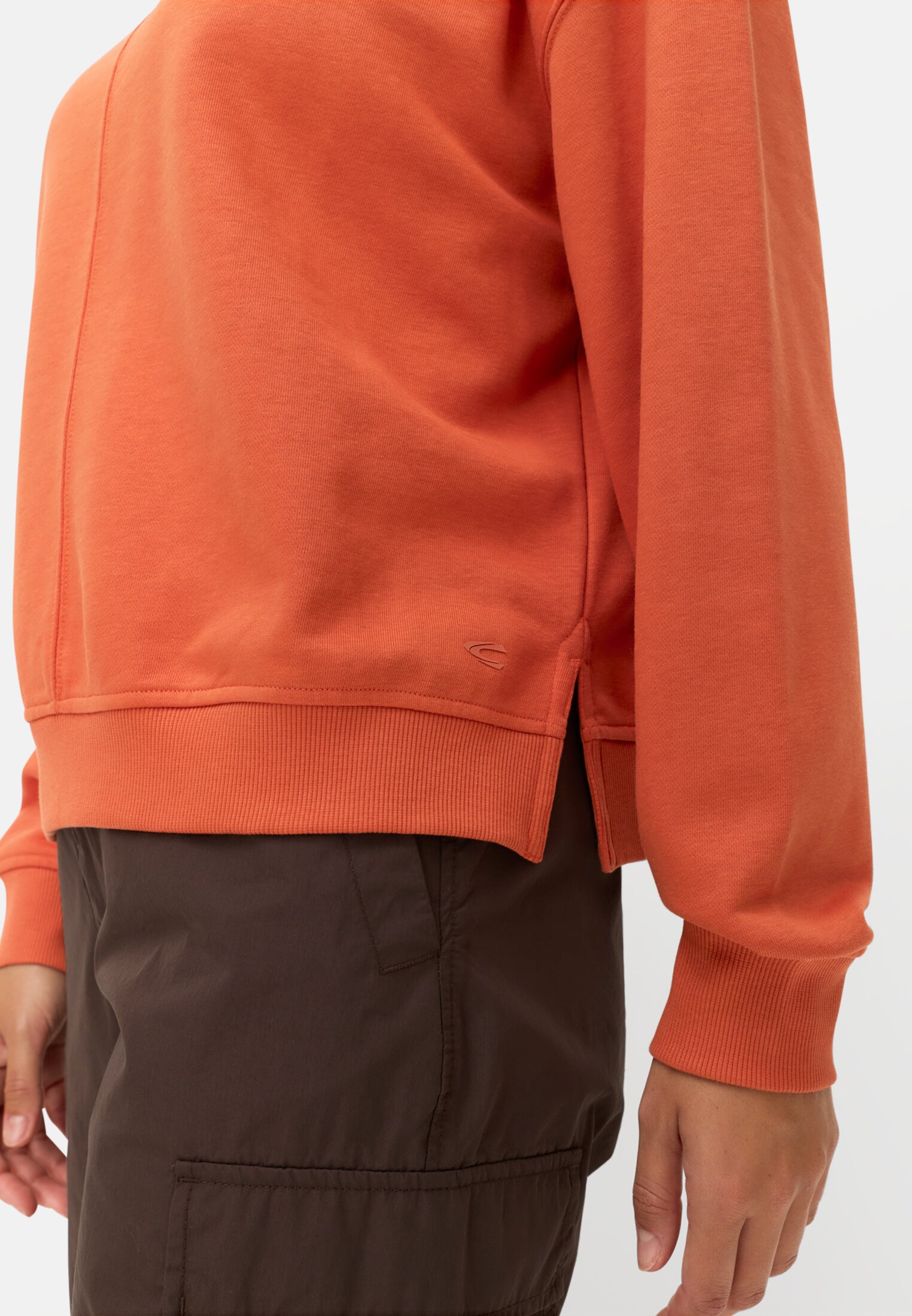 Damen Sweatshirt aus Baumwollgemisch Orange getragen detailliert nah