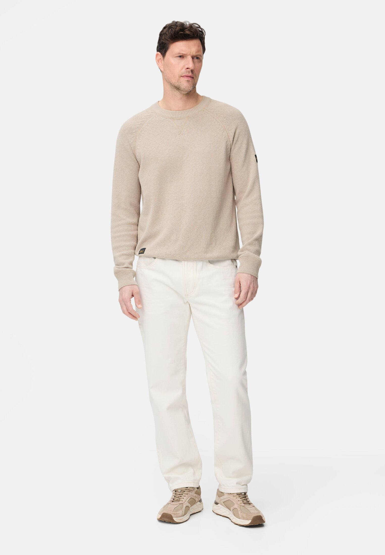 Men Relaxed fit 5-pocket jeans made from cotton Beige worn front full body