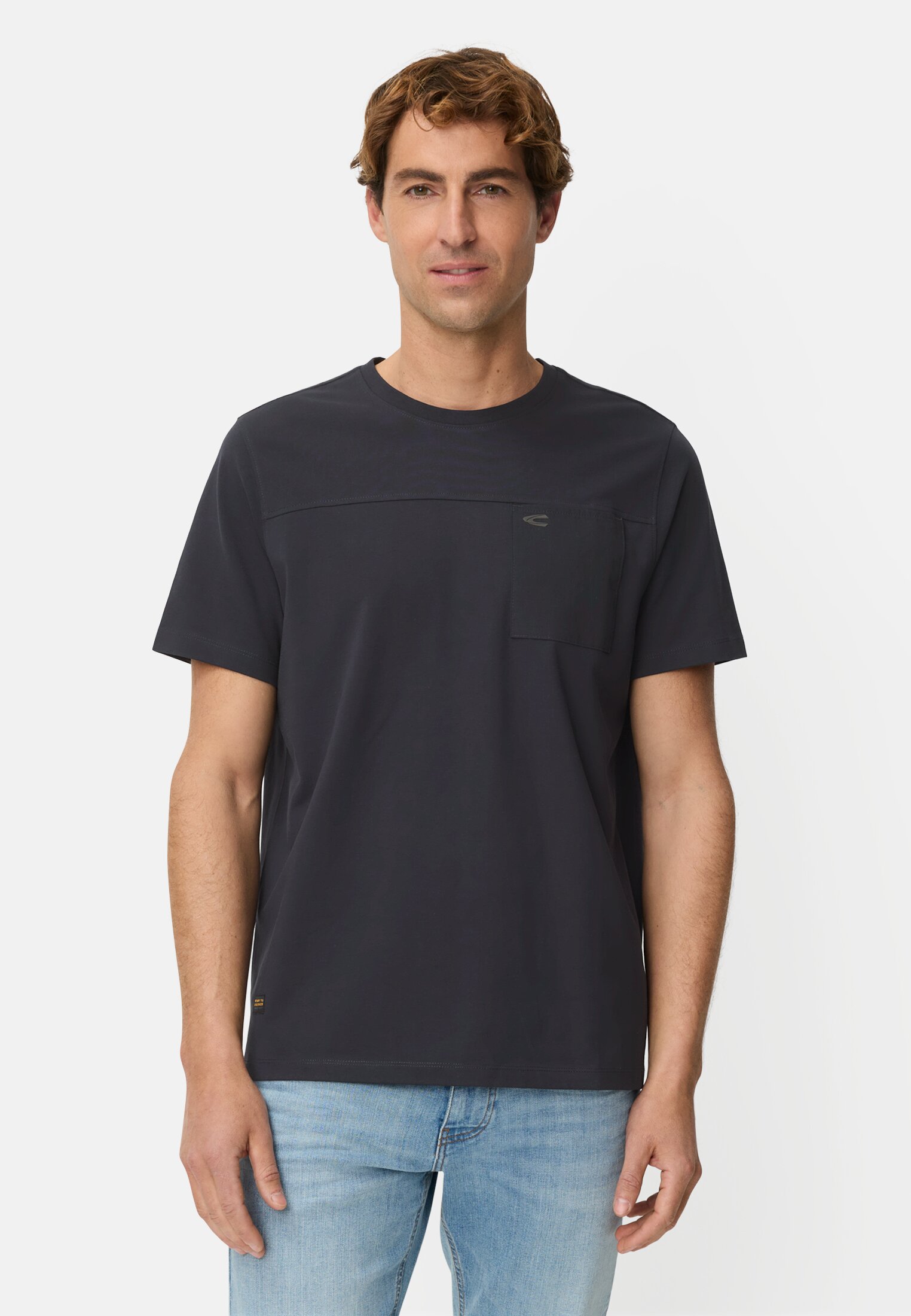 Heren T-shirt met borstzak Donkerblauw gedragen voor