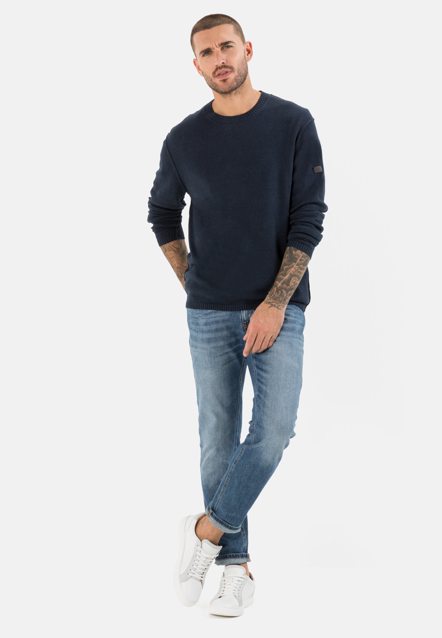 MI_09545-1K31-47_M3-00 Men Lightweight knitted jumper made from a linen blend Dark Blue worn front full body
