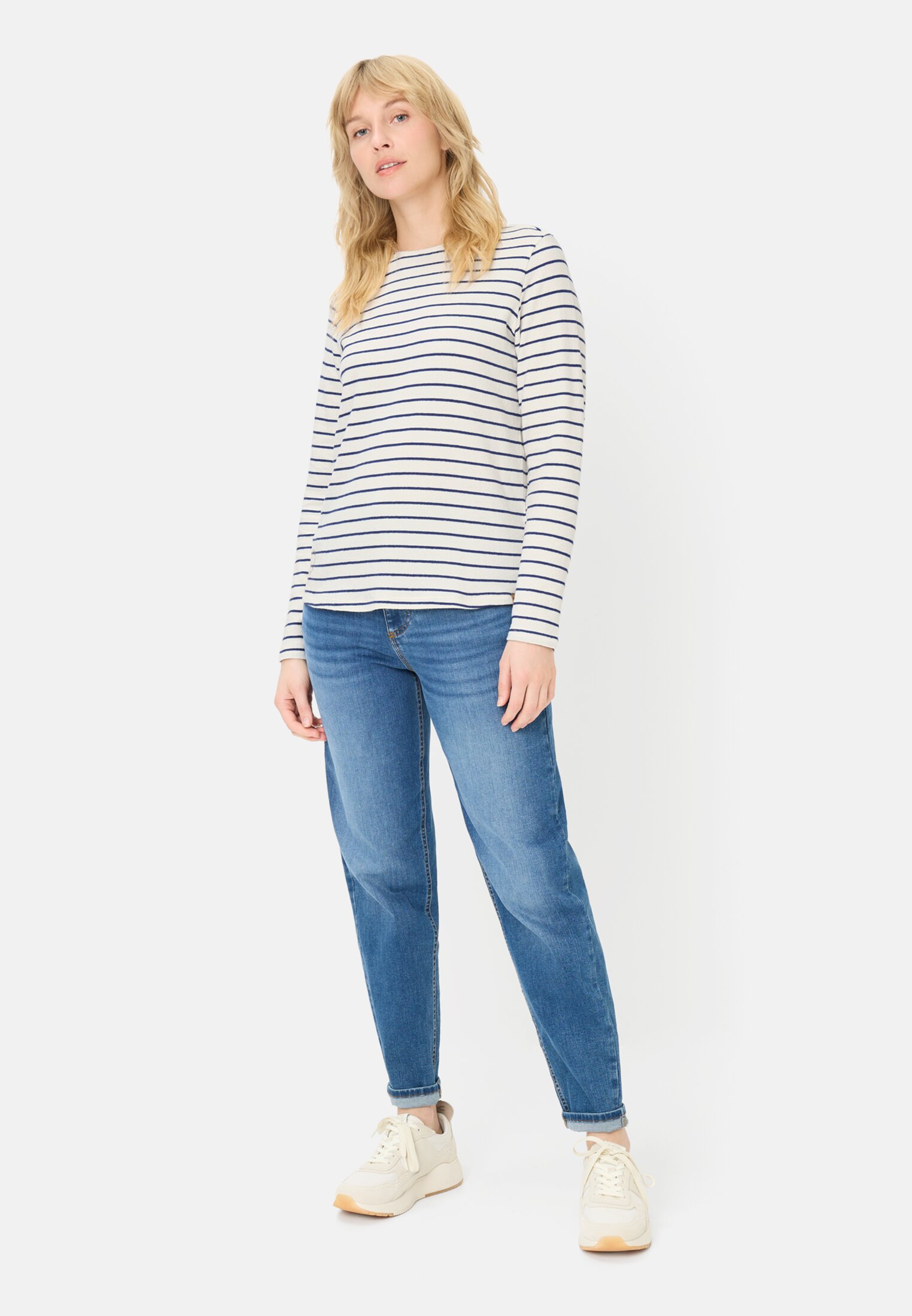 Women Long sleeve T-shirt made of pure cotton Indigo Blue worn front full body