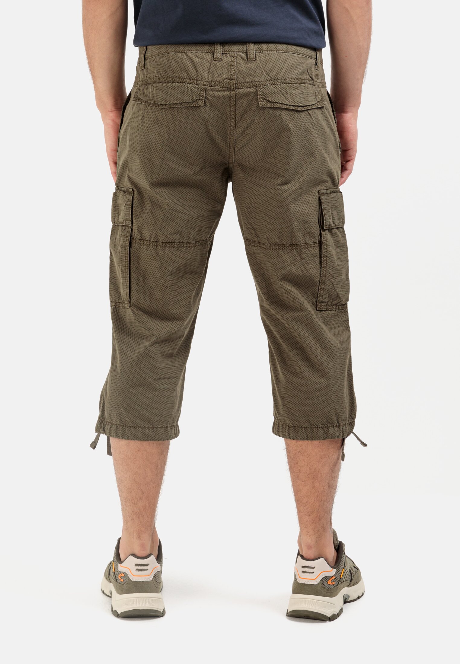 Men 3/4 Cargo shorts Regular Fit Olive worn back