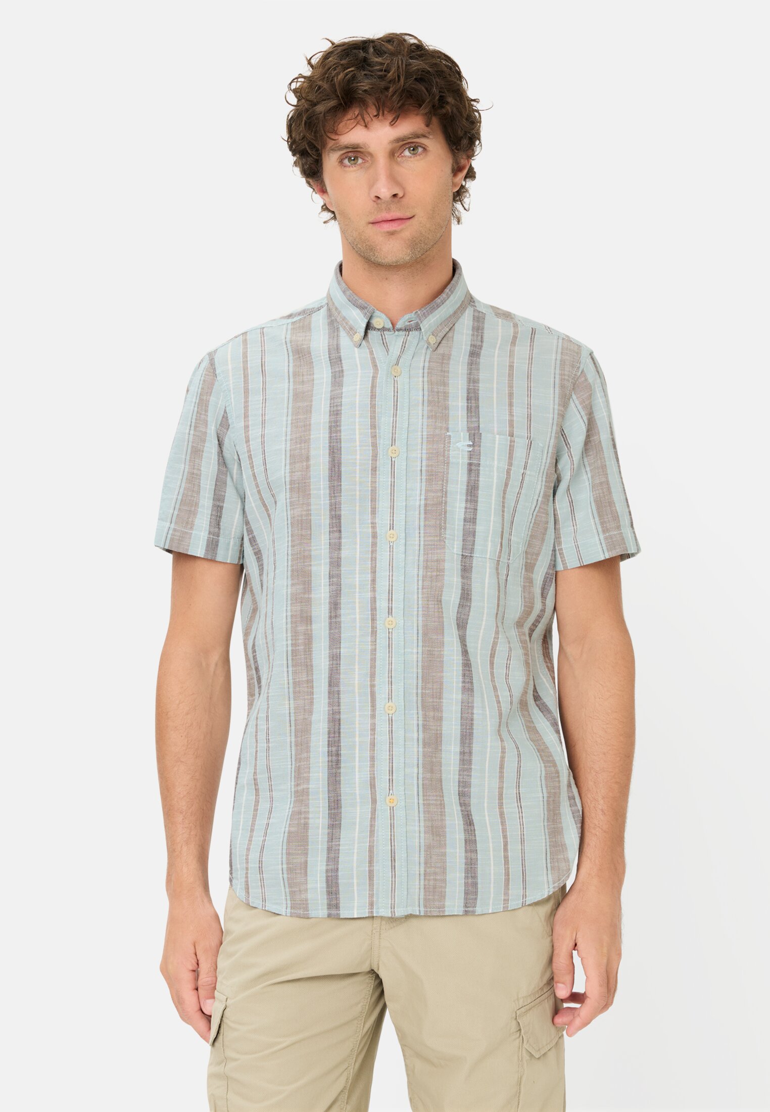 Men Checkered shirt made of pure cotton worn front