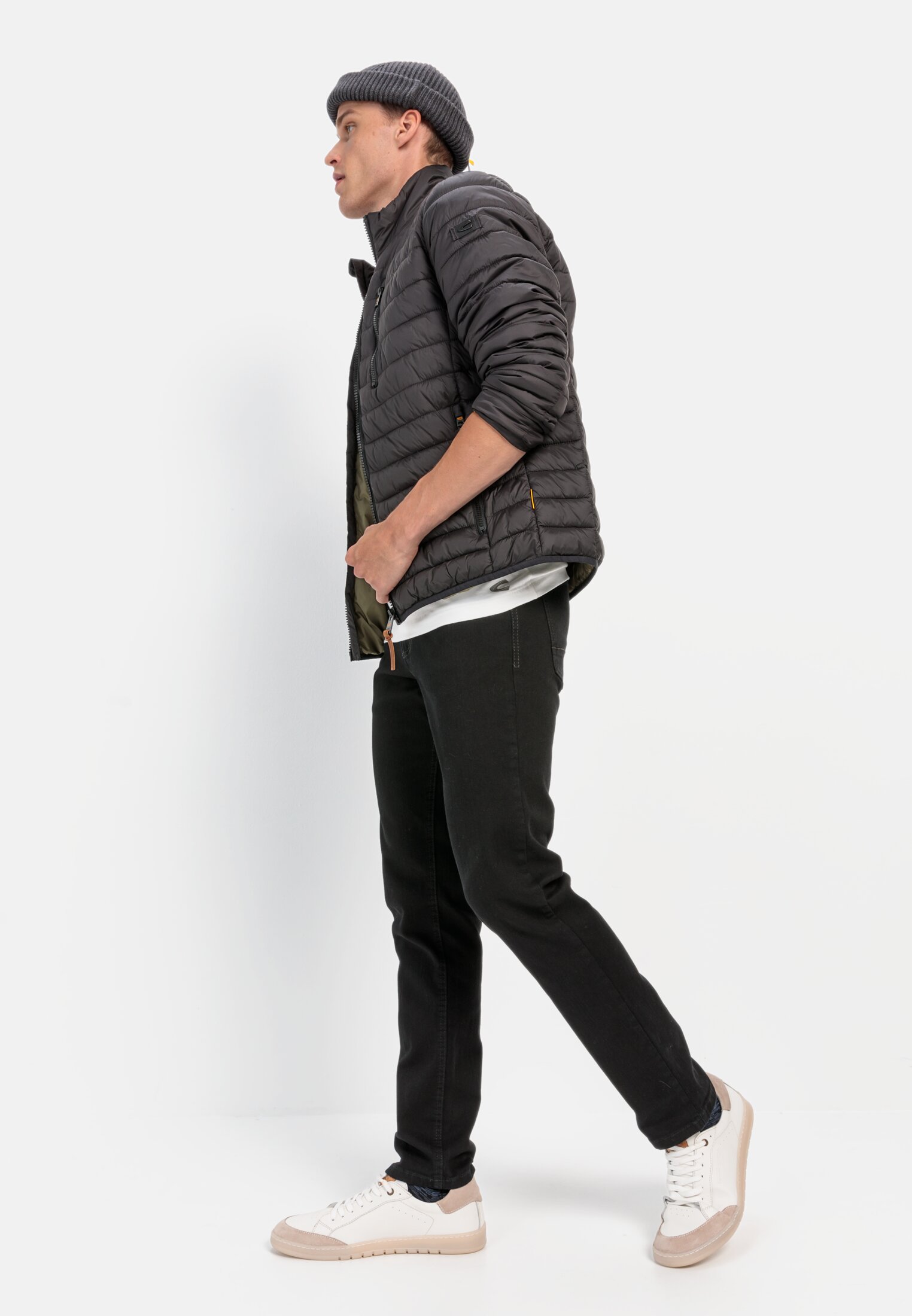 Heren Regular fit jeans met 2-wegs stretch Zwart gedragen voor lichaam compleet
