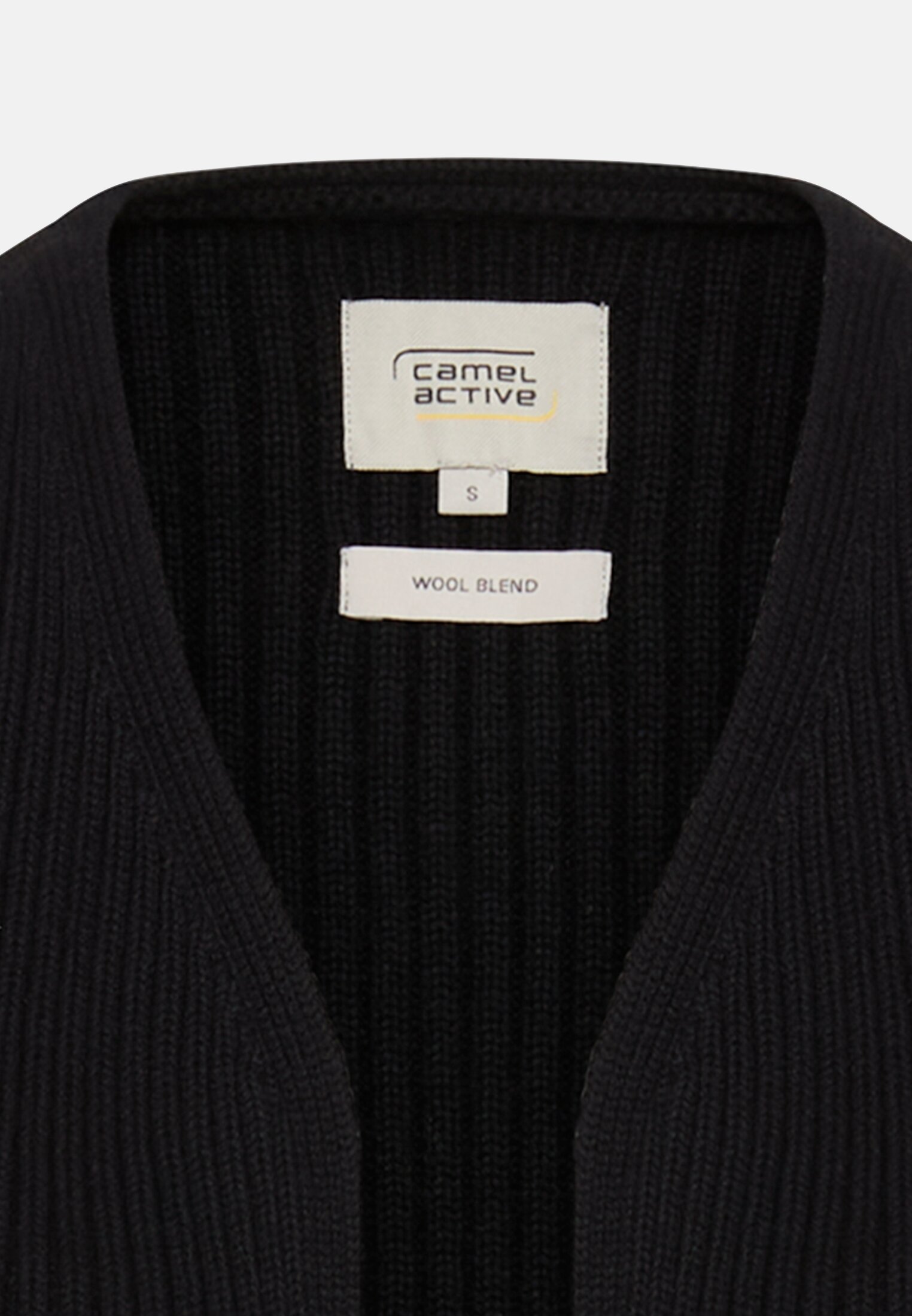 Women Knitted vest with pockets Caviar front close