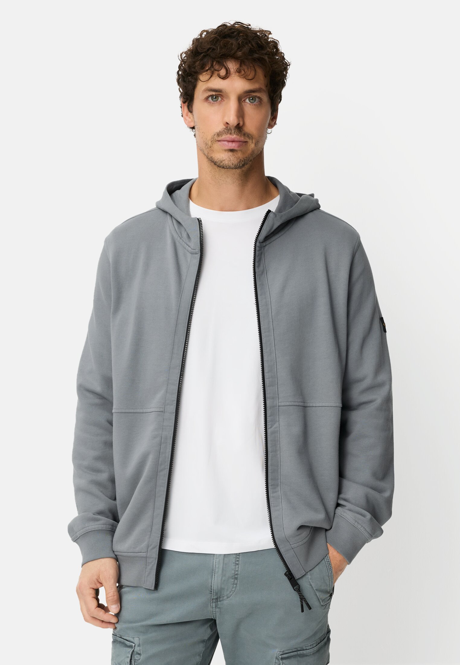 Herren Sweatjacke mit Taschen Blau getragen vorn