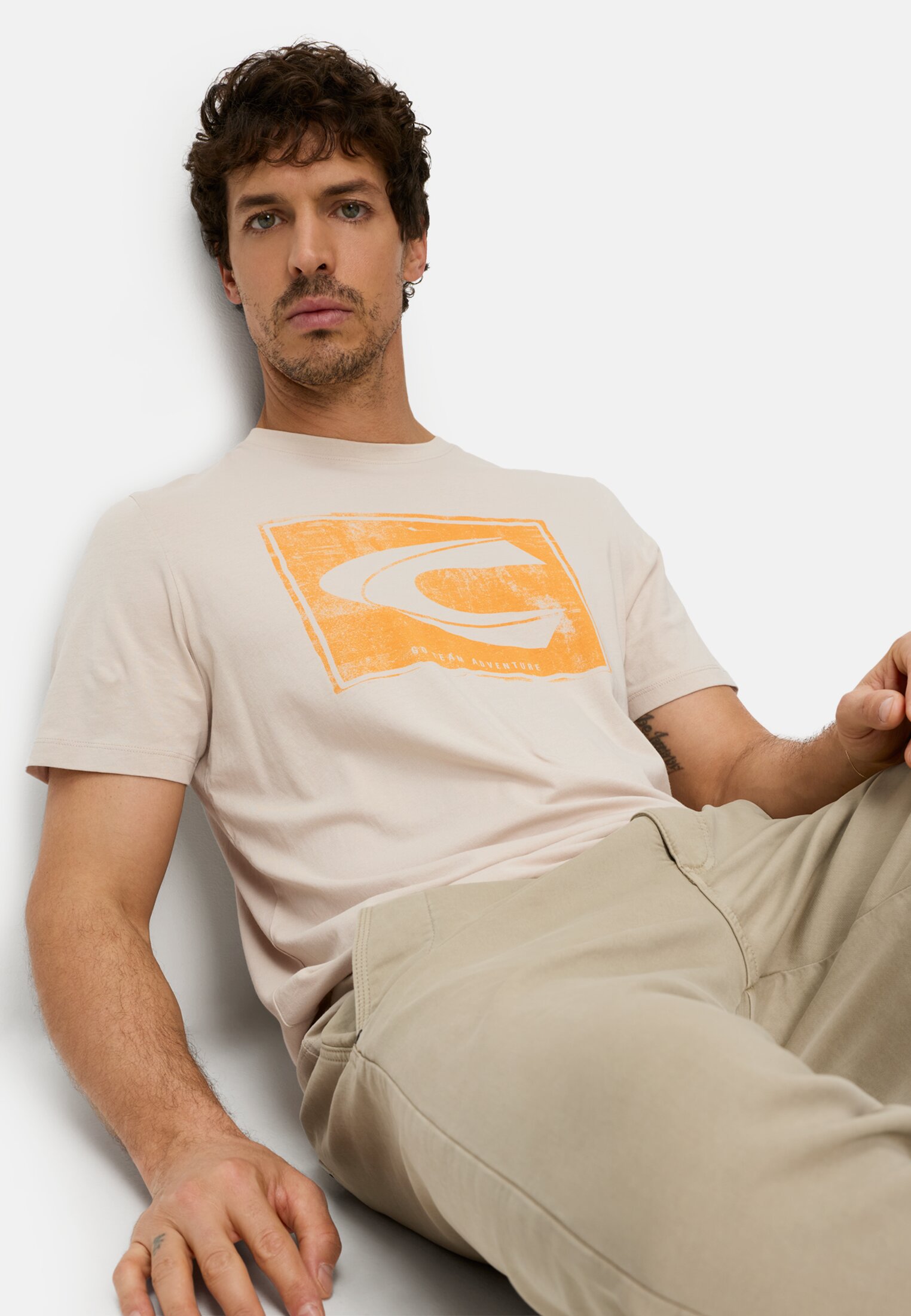 Heren T-shirt van puur katoen Beige gedragen emotional