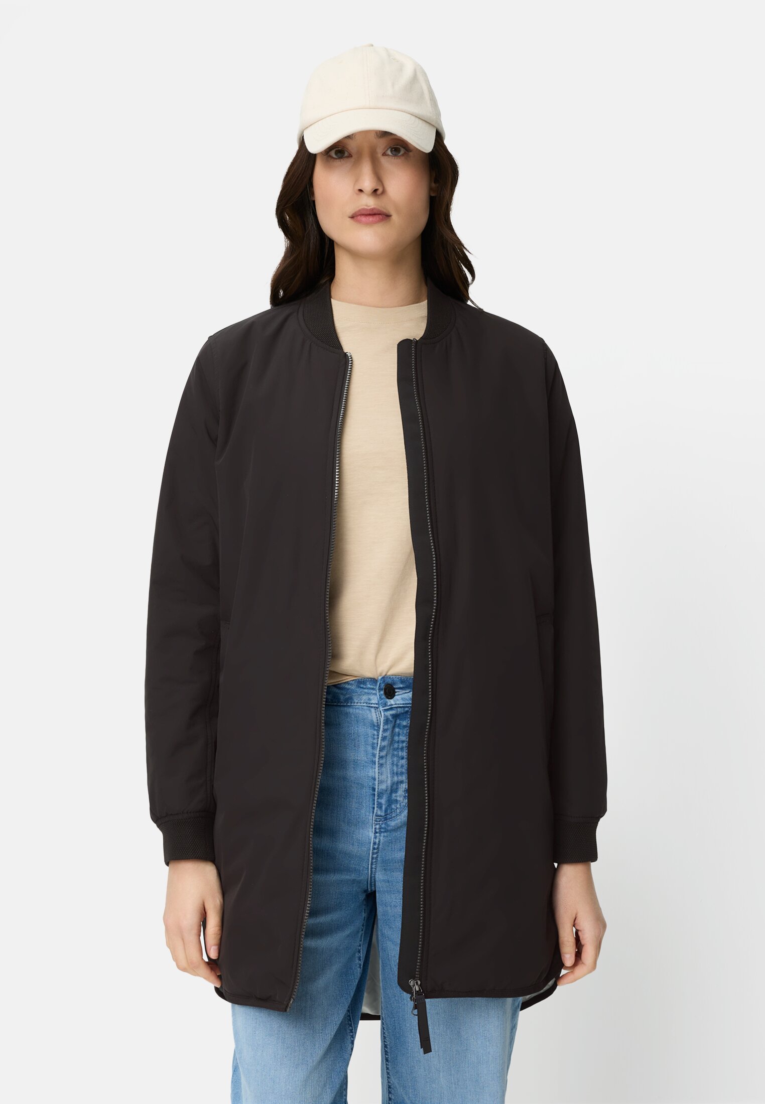 Damen Mantel mit 2-Wege-Reißverschluss Schwarz getragen vorn