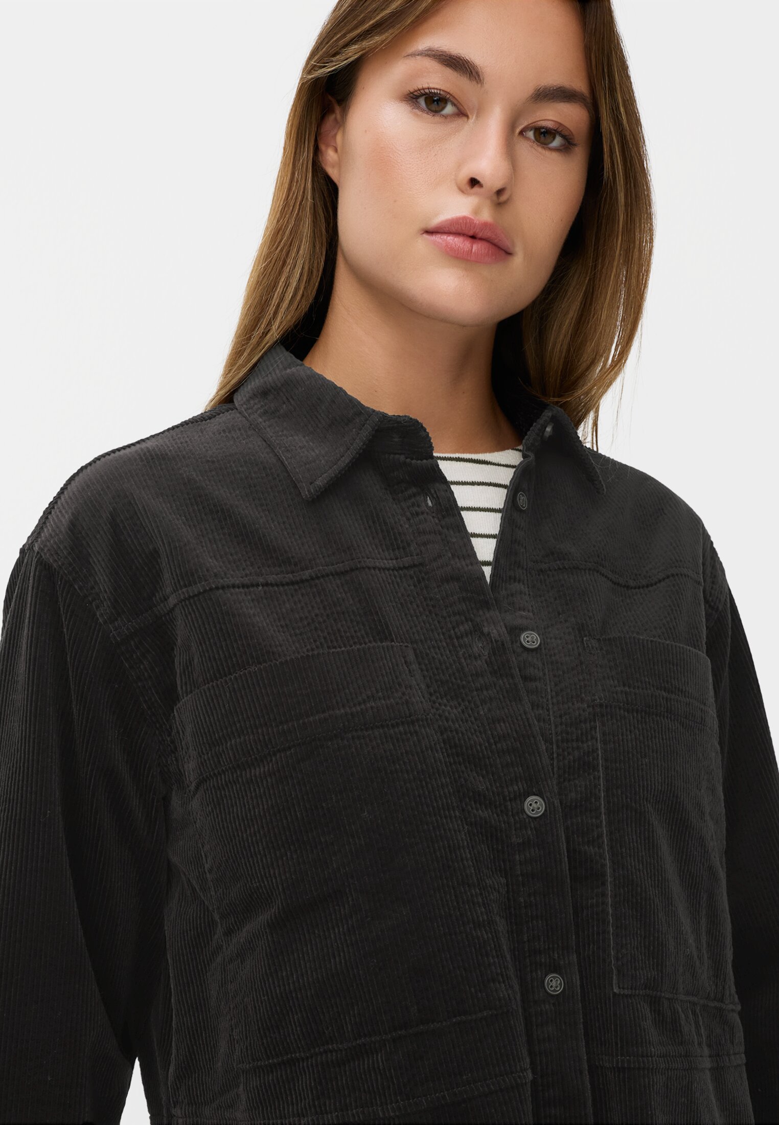 Women Oversized blouse with shirt collar Black worn detail close