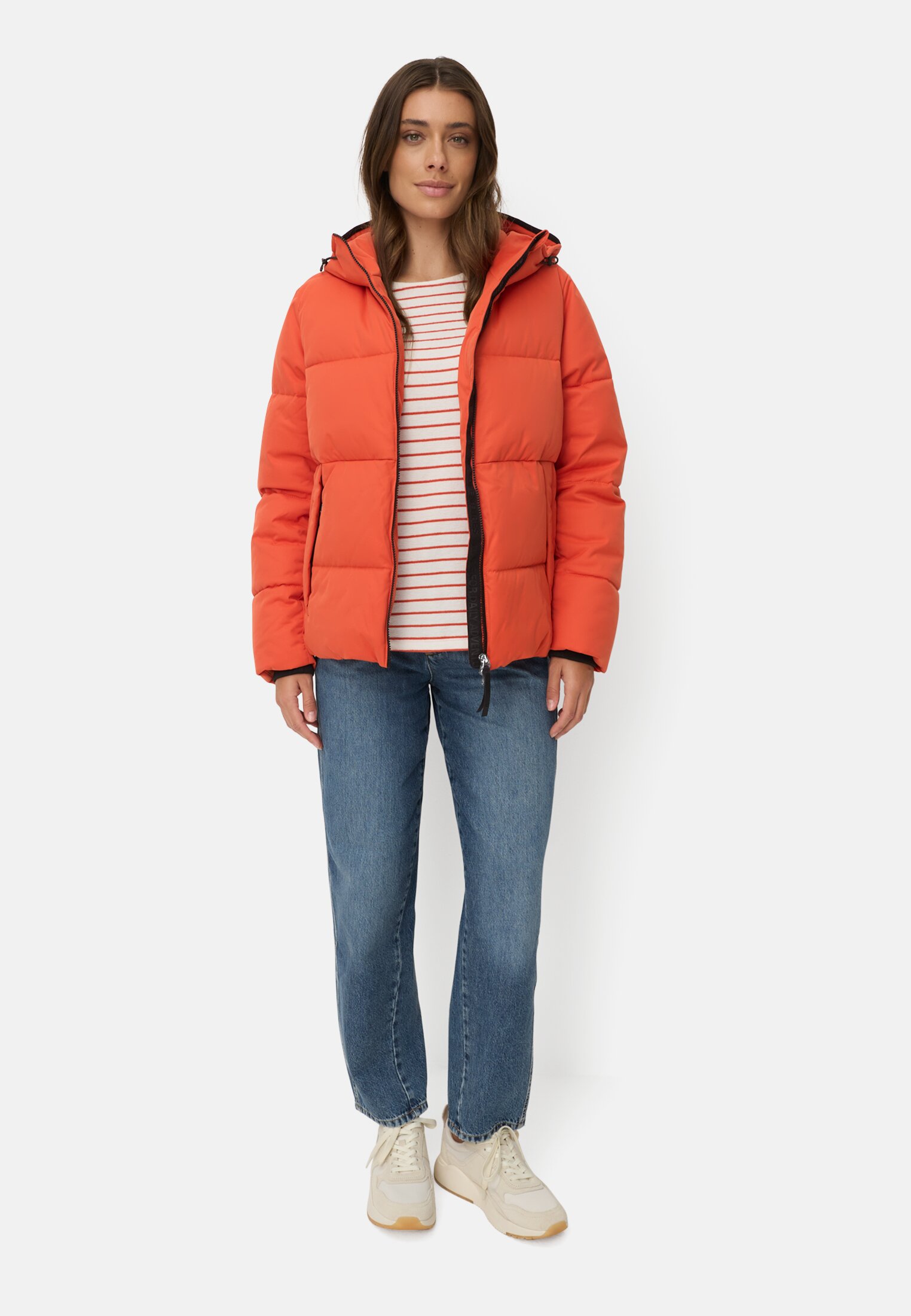 Damen Gefütterte Jacke mit reflektierenden Details Orange getragen vorne Ganzkörper