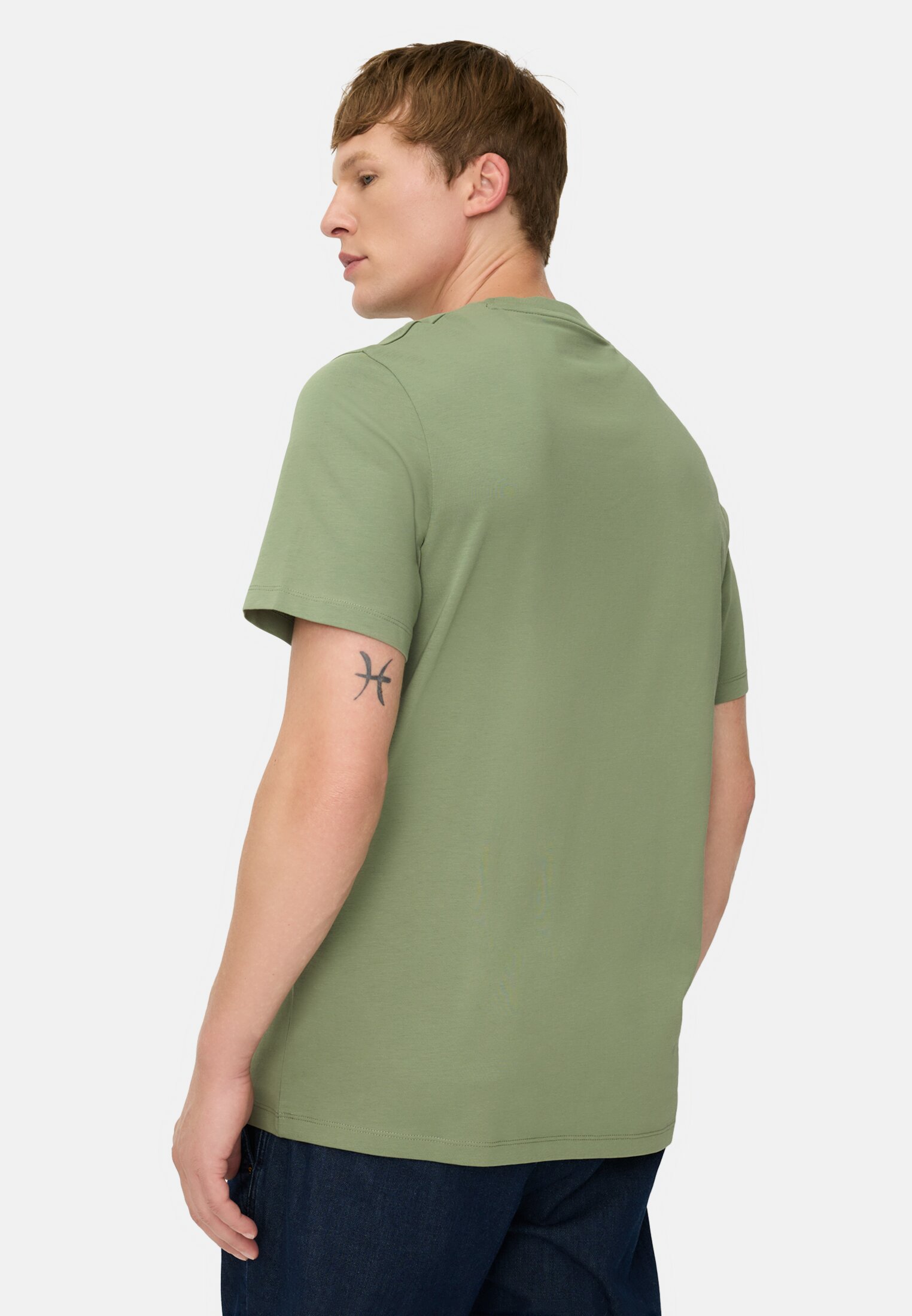 Men FleXXXactive© T-shirt with 4-way stretch Leaf green worn back
