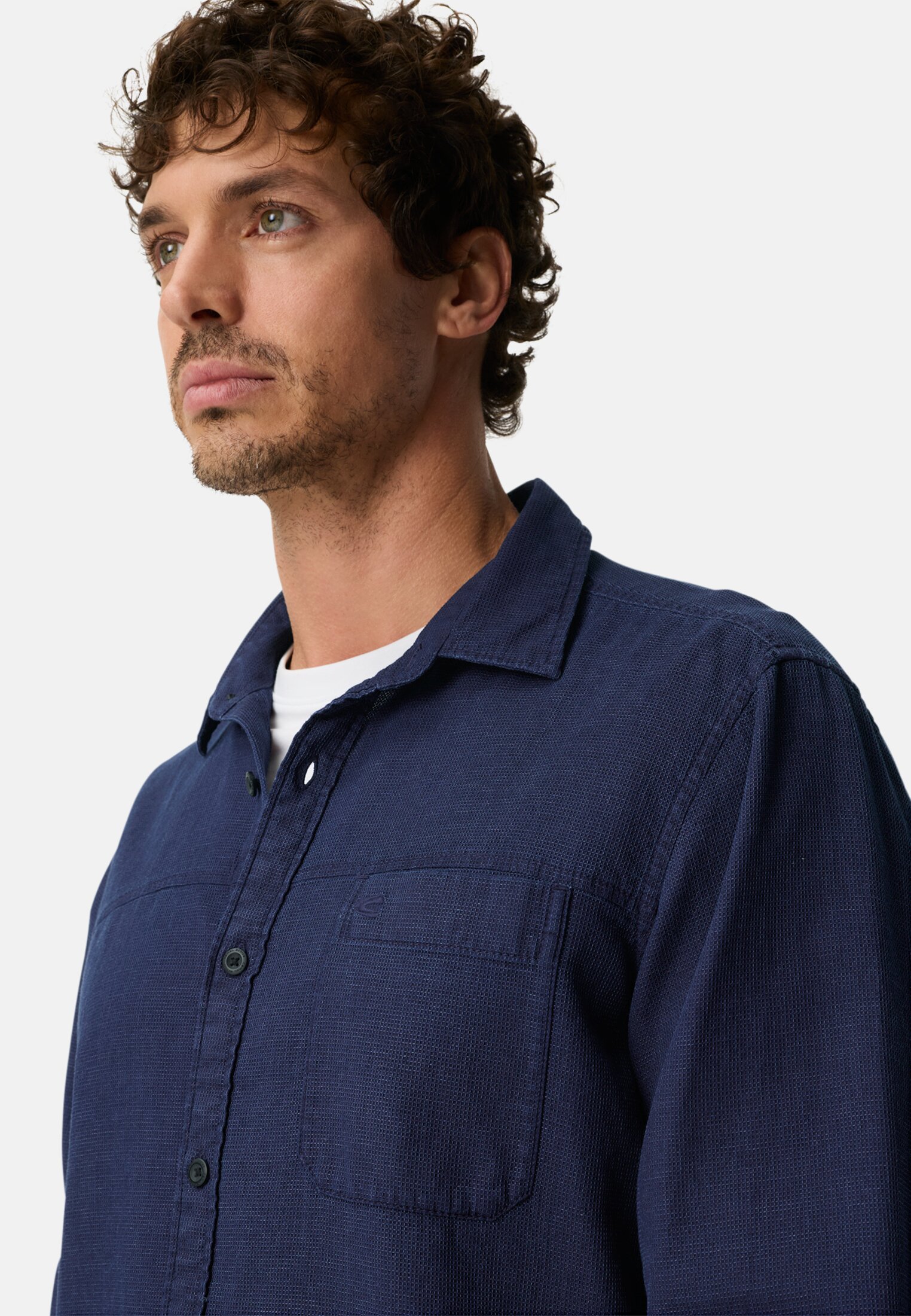 Heren Overhemd met lange mouwen van puur katoen Marineblauw gedragen detail dichtbij  