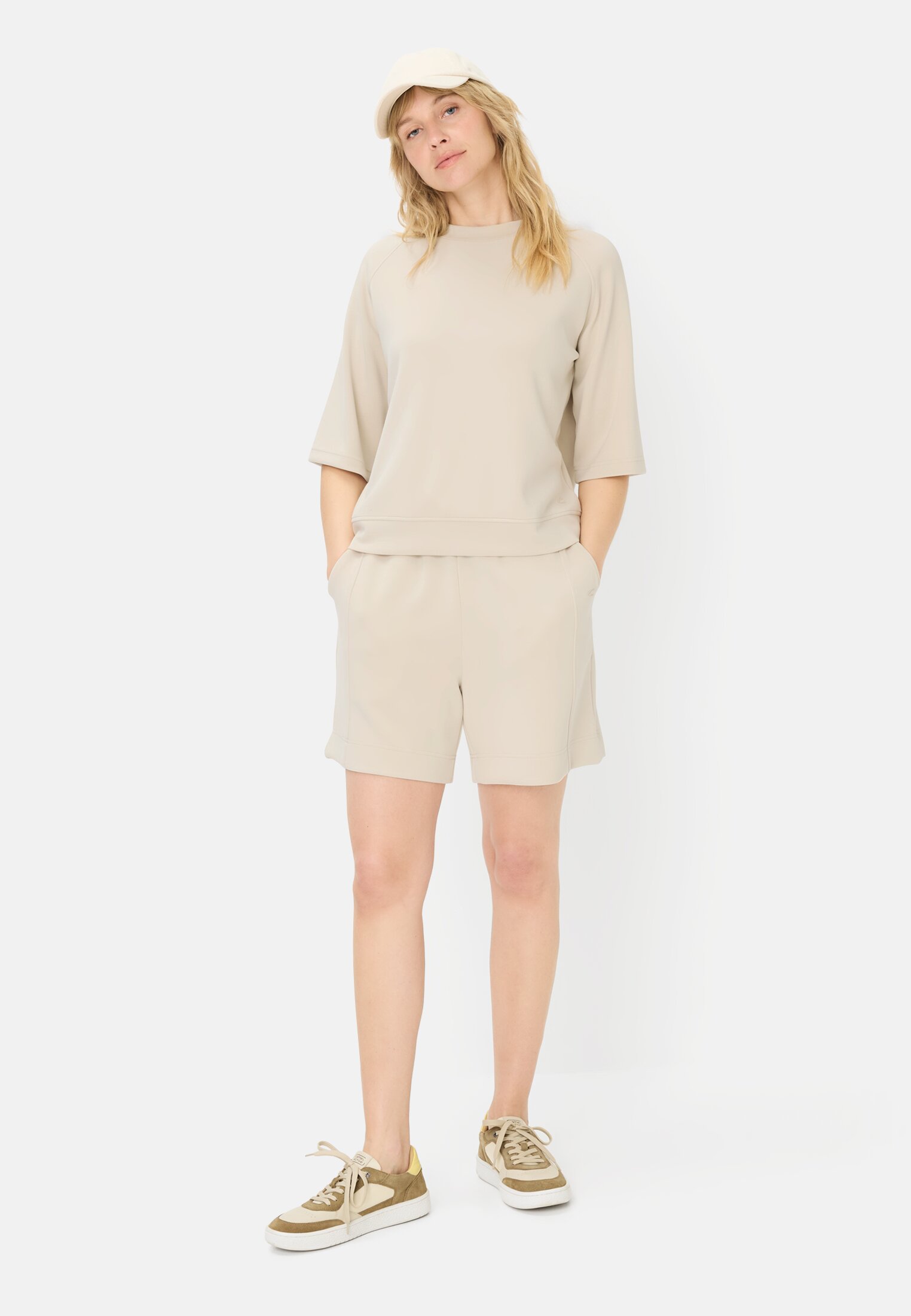 Damen Hose mit Tunnelzug Perlweiß getragen vorne Ganzkörper