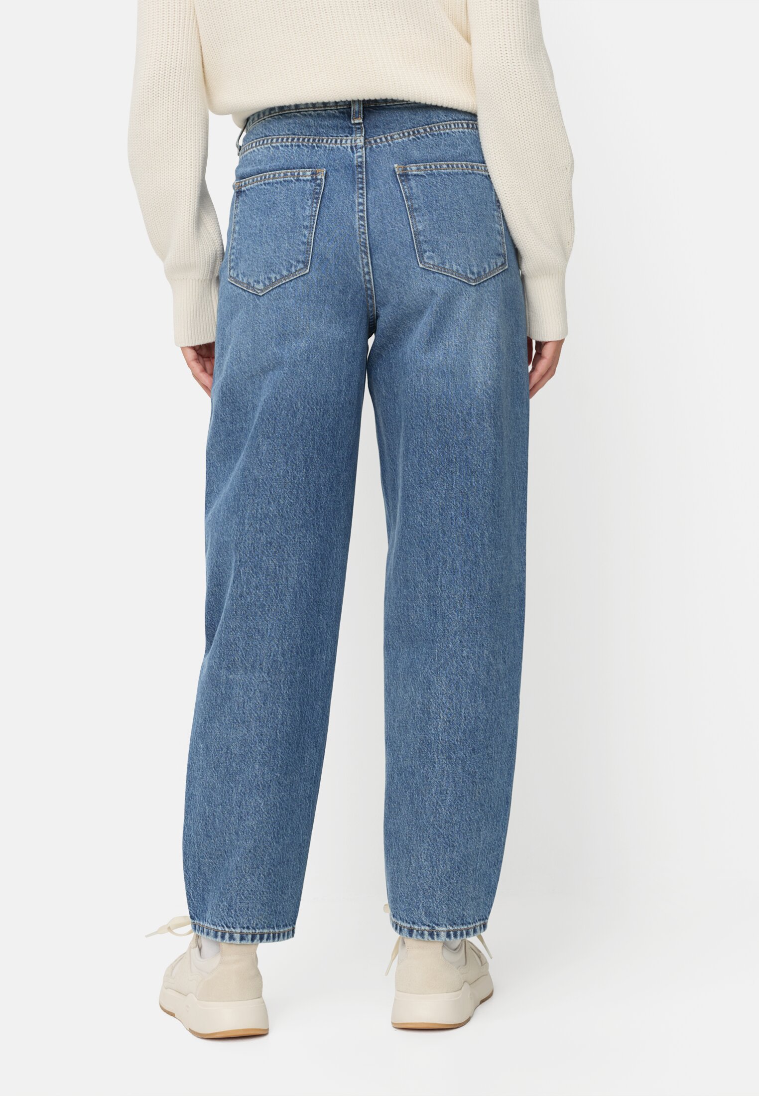 Vrouwen Barrel Jeans met riemlussen Mistblauw gedragen achter