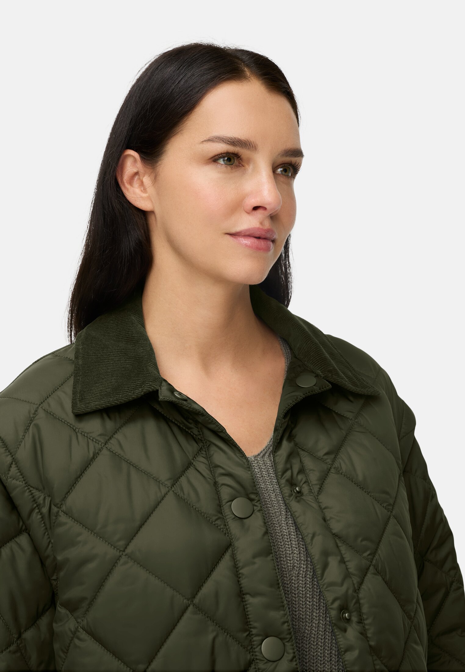 Women Quilted jacket with removable sleeves Forest Green worn detail close