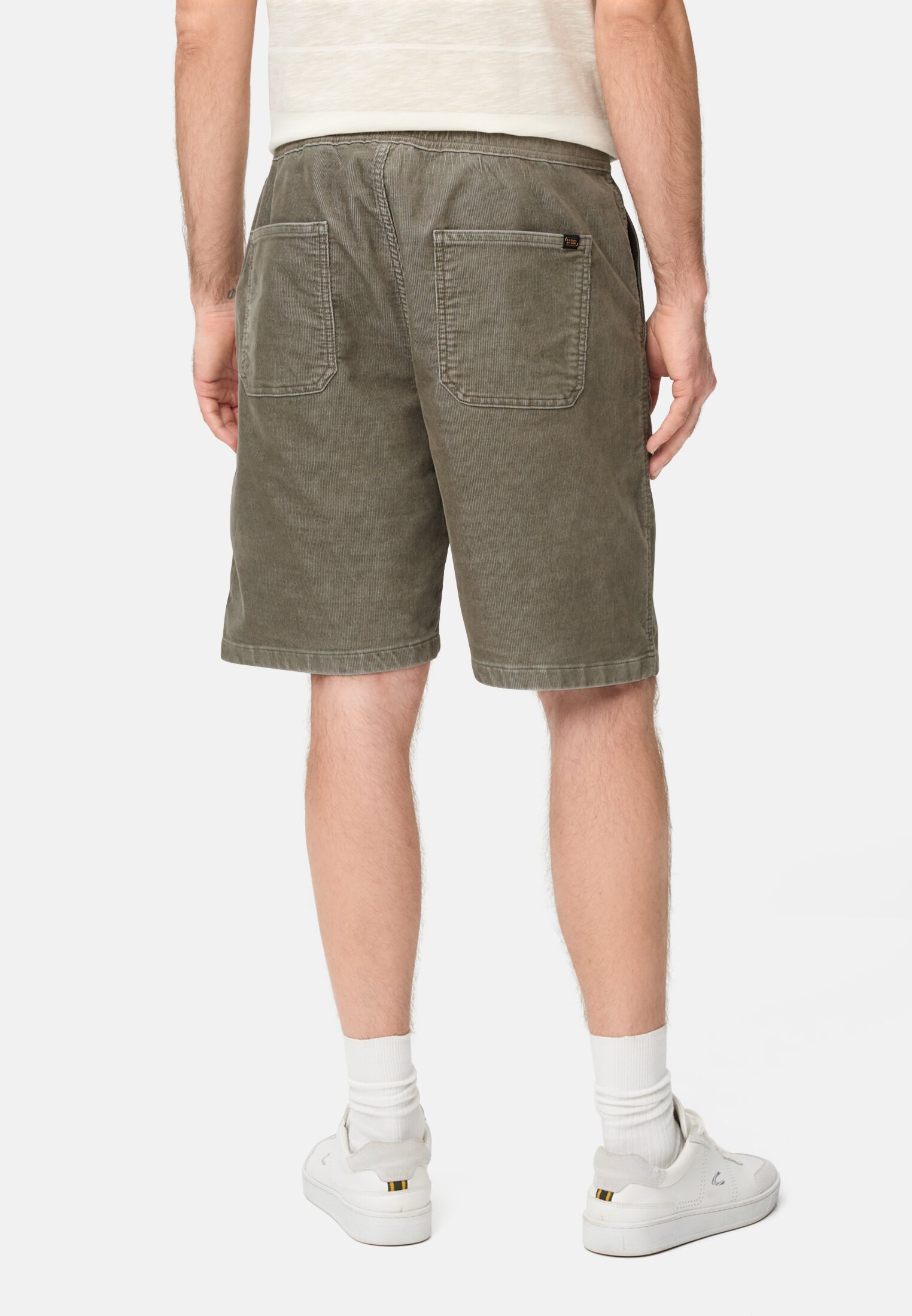 Herren Bermuda Shorts mit Tunnelzug Olivgrün getragen hinten