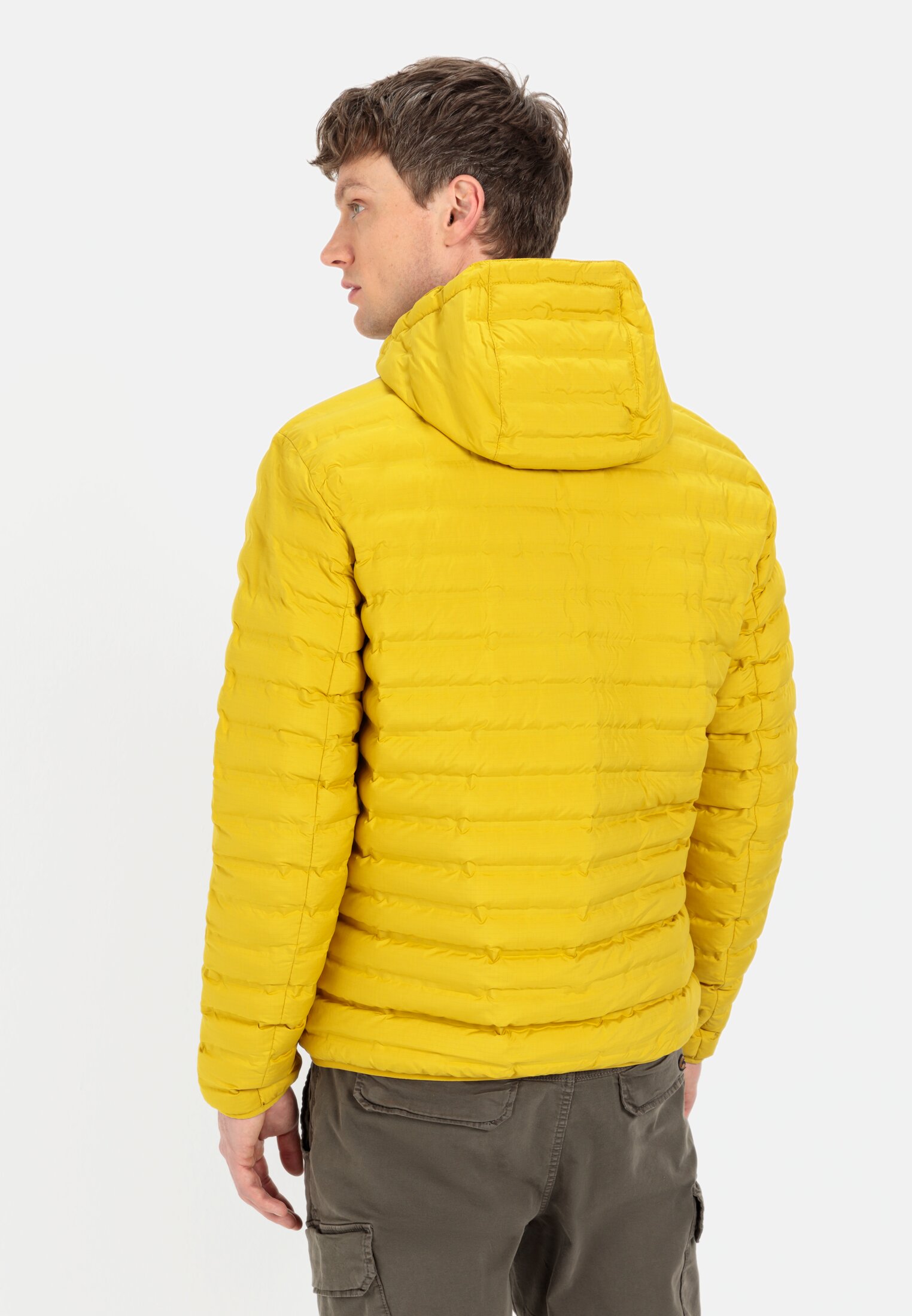 MI_430354-3O66-61_M2-00 Herren Wasserdichte teXXXactive® Funktionsjacke in Steppoptik Gelb getragen hinten
