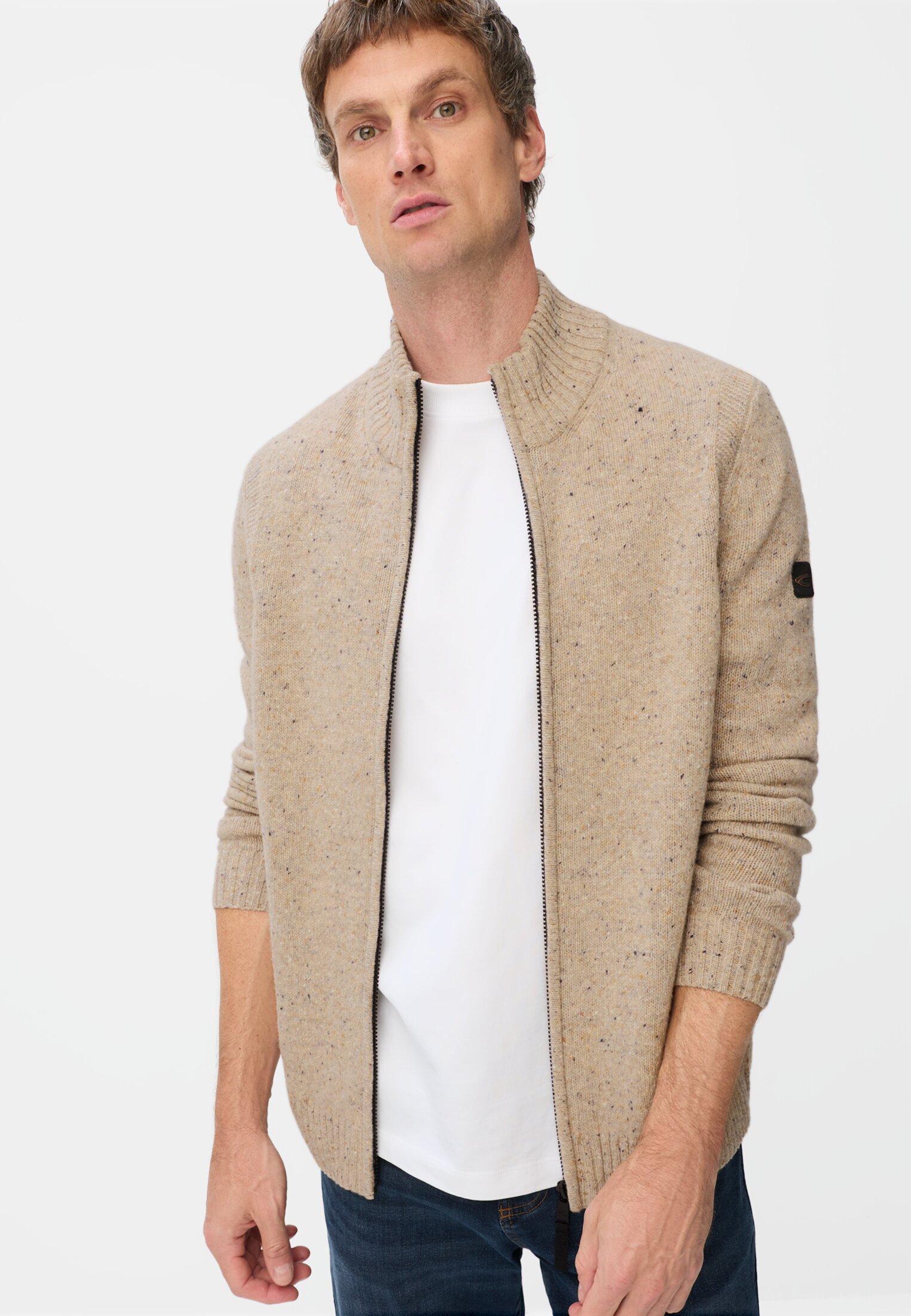 Herren Strickpullover aus Merinowollgemisch Beige getragen emotional