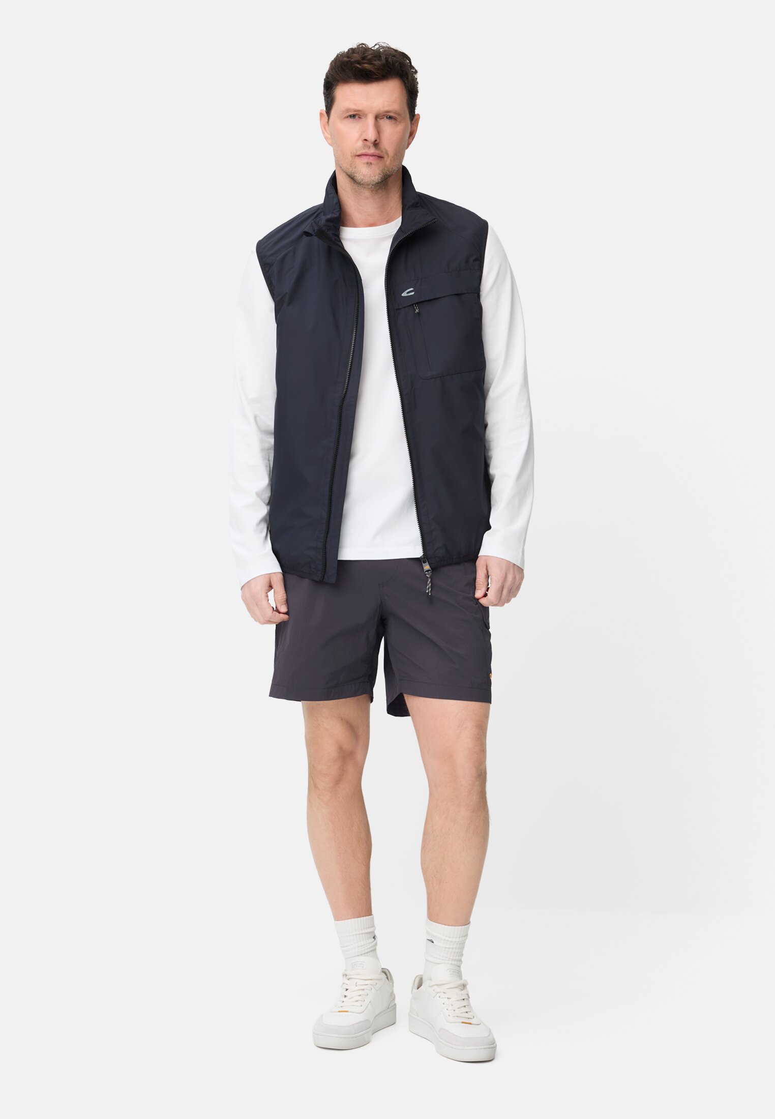 Herren Shorts mit Tunnelzug Dunkelblau getragen vorne Ganzkörper